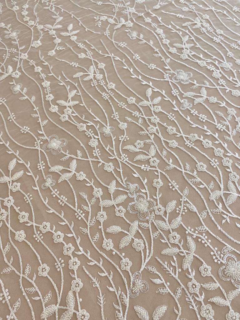 Dantela Ivory cu Model Floral, cu Margele si Paiete