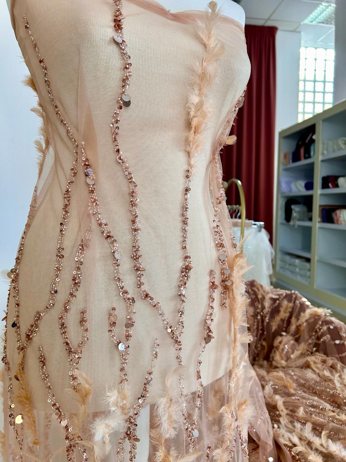 Dantela Auriu Rose Haute Couture, cu Siraguri, cu Pene, Margele si Paiete
