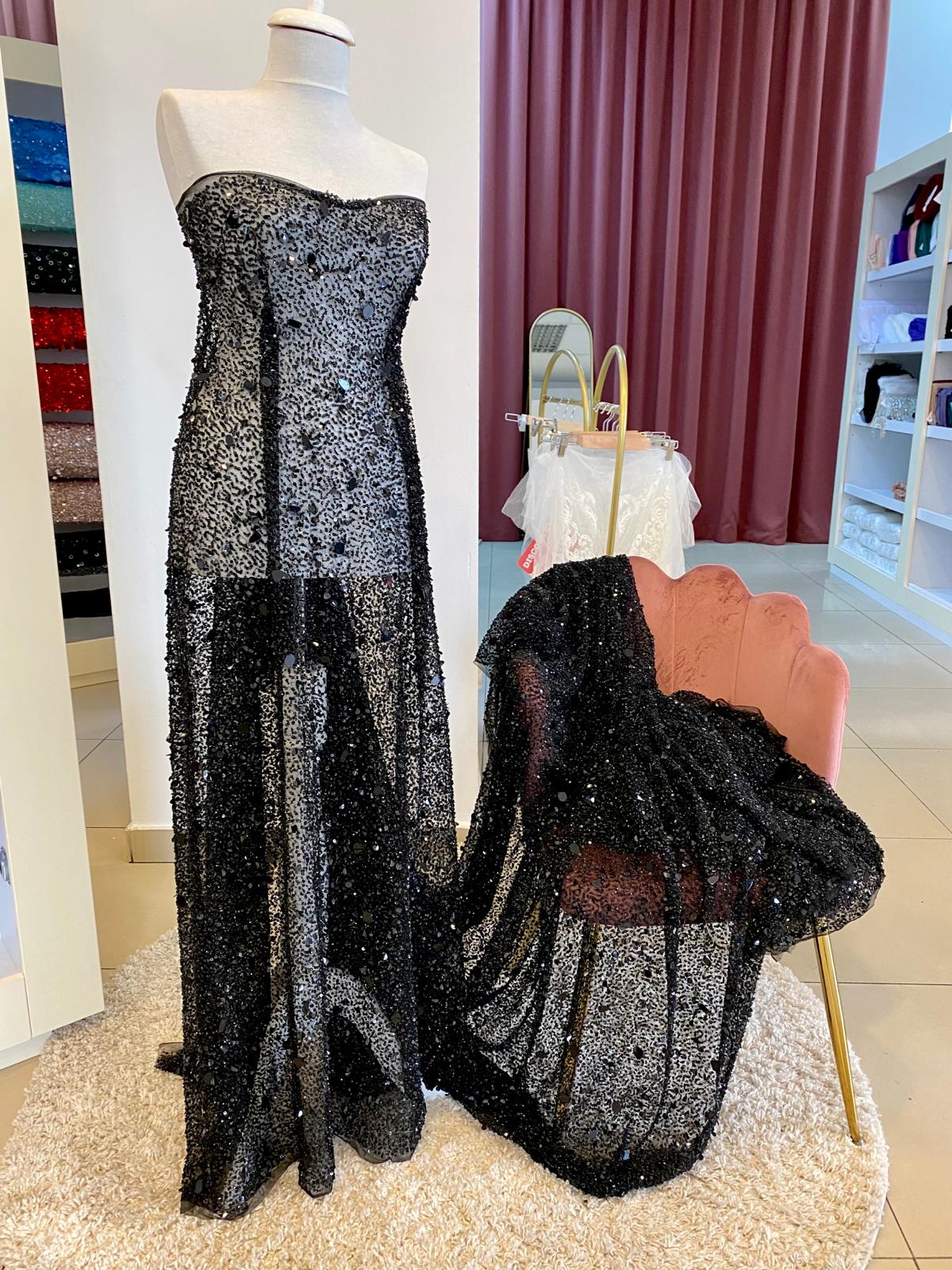 Dantela Neagra Haute Couture, cu Oglinzi