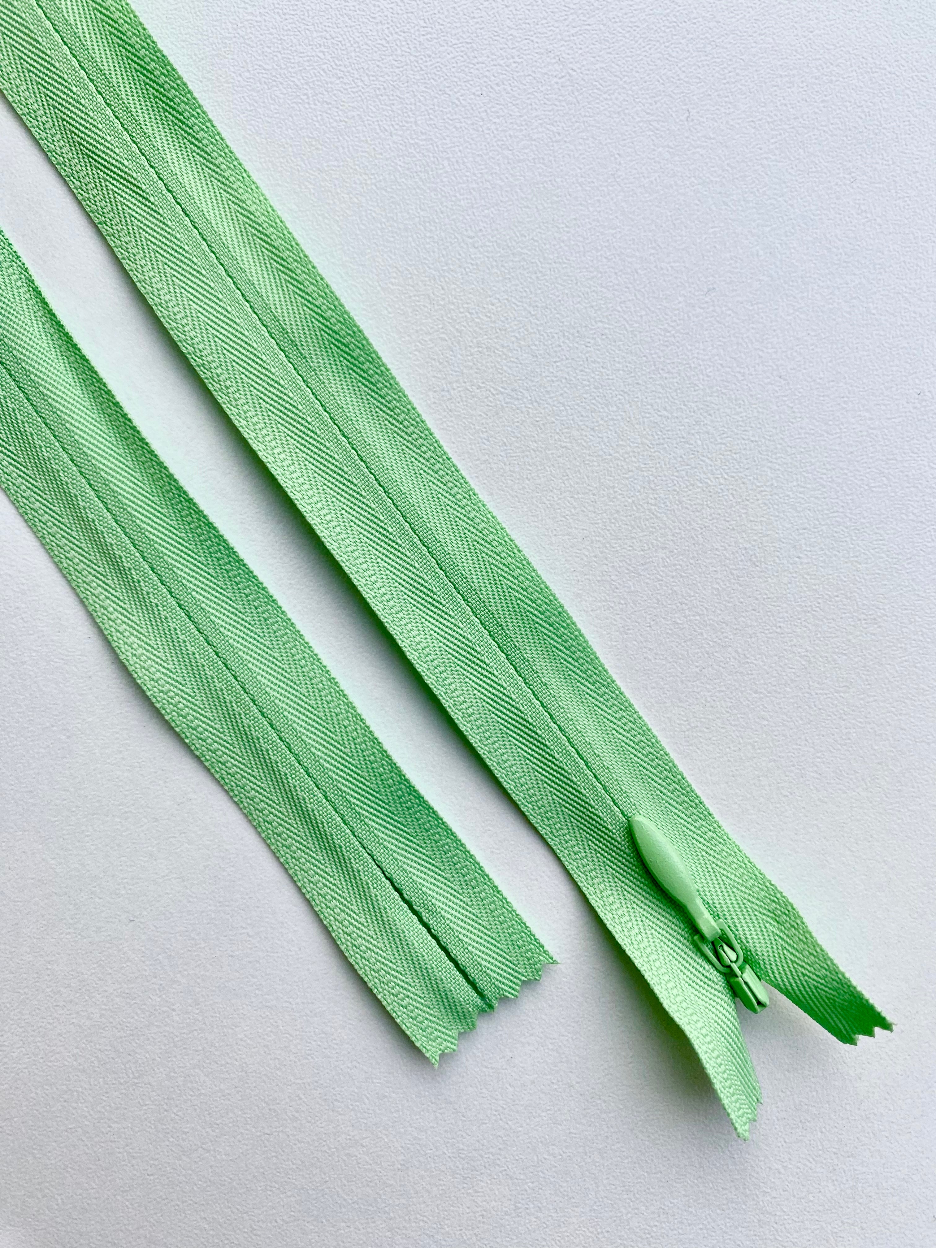 Tartós, rejtett YKK cipzár, mentazöld, 70 cm hosszú