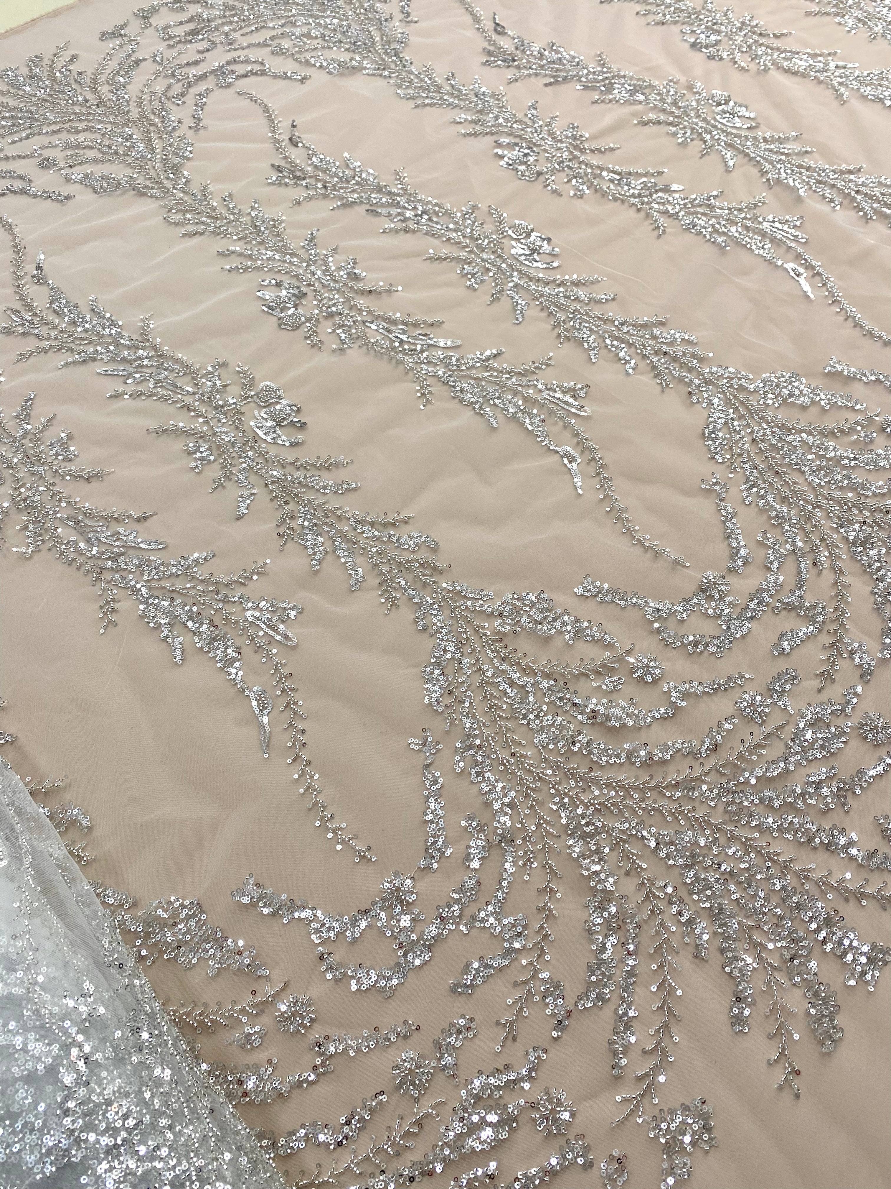 Dantela Couture Argintie pe Tulle Ivory cu Frunze, cu Margele si Paiete
