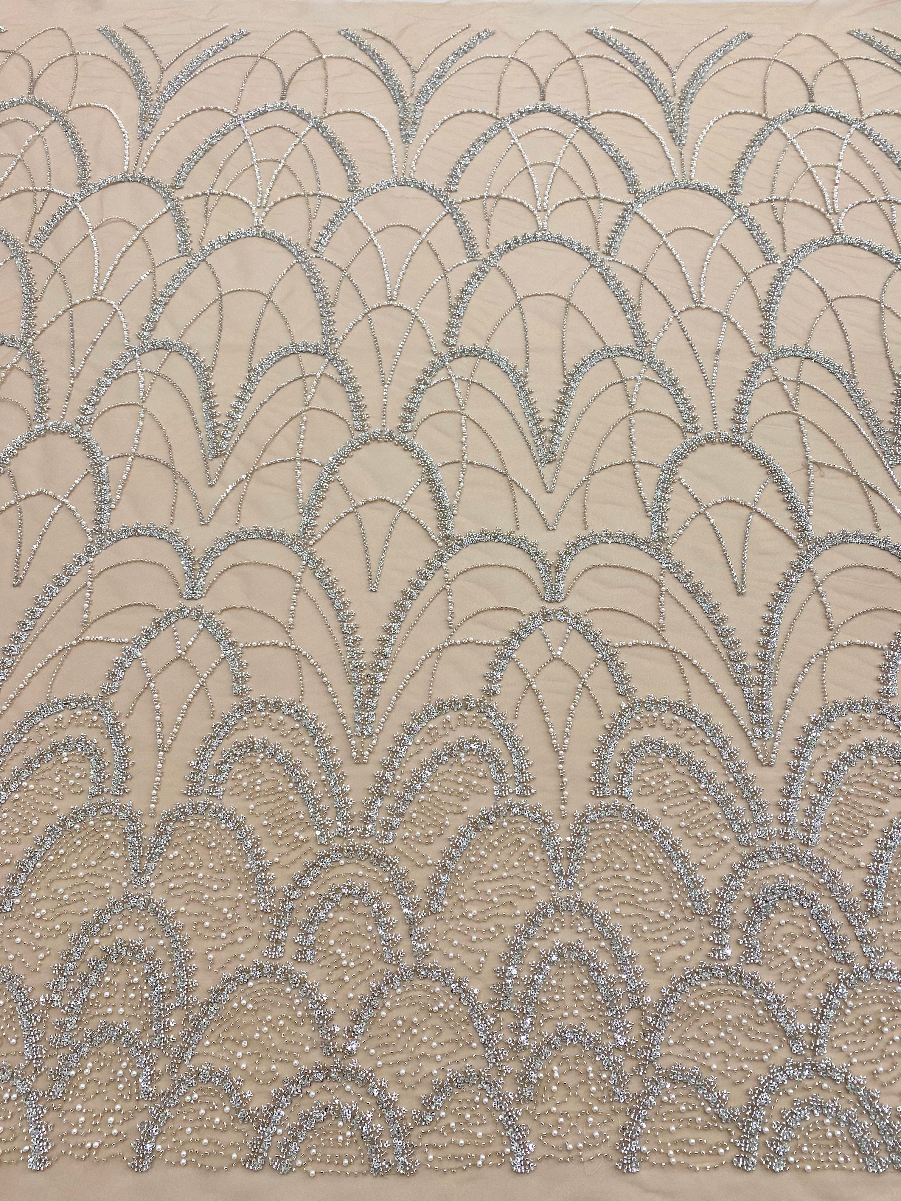 Dantela Couture Argintie pe Tulle Nude cu Model Geometric, cu Perle, Margele si Paiete