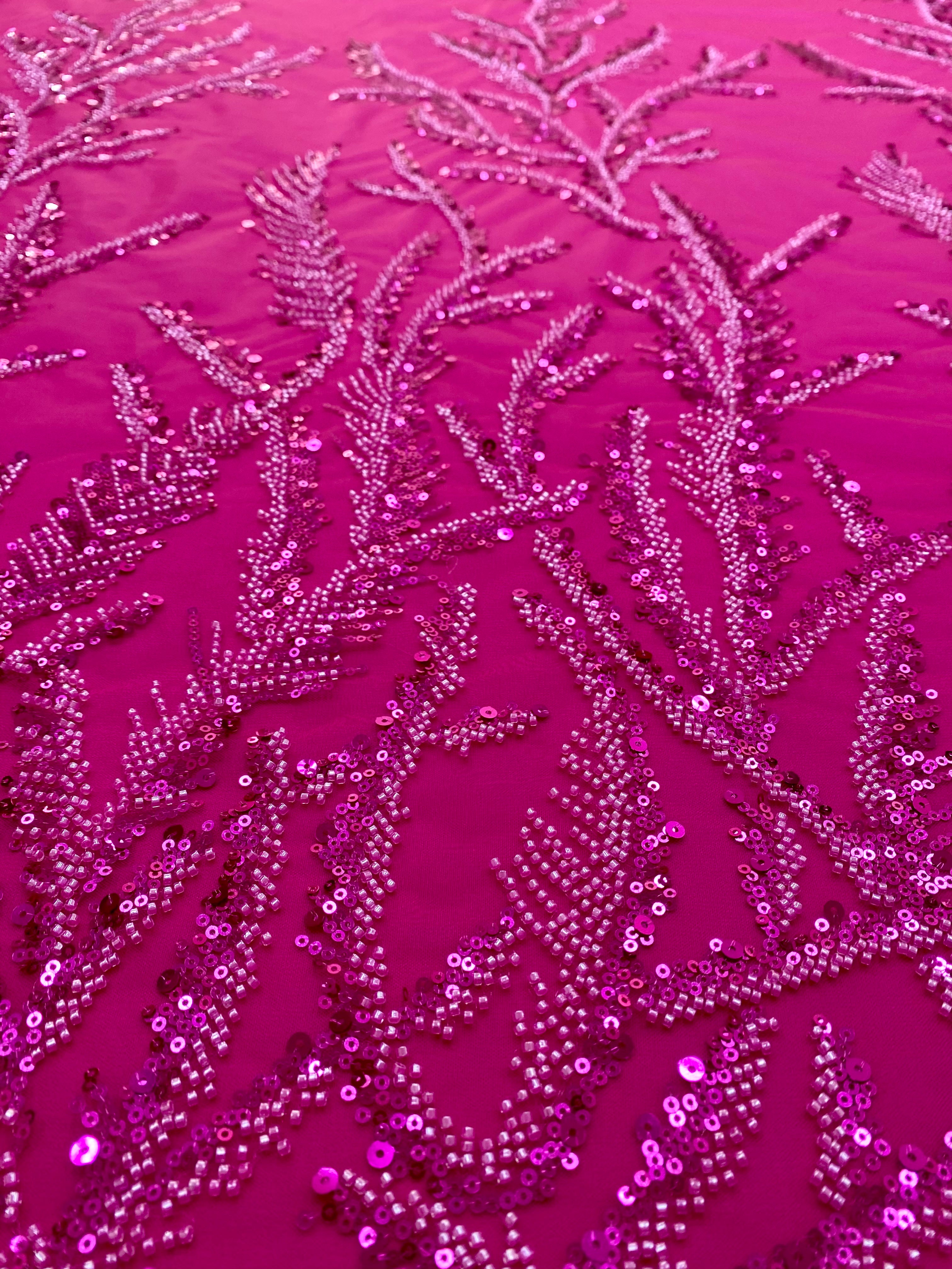 Dantela Couture Fucsia cu Crengute, cu Margele si Paiete