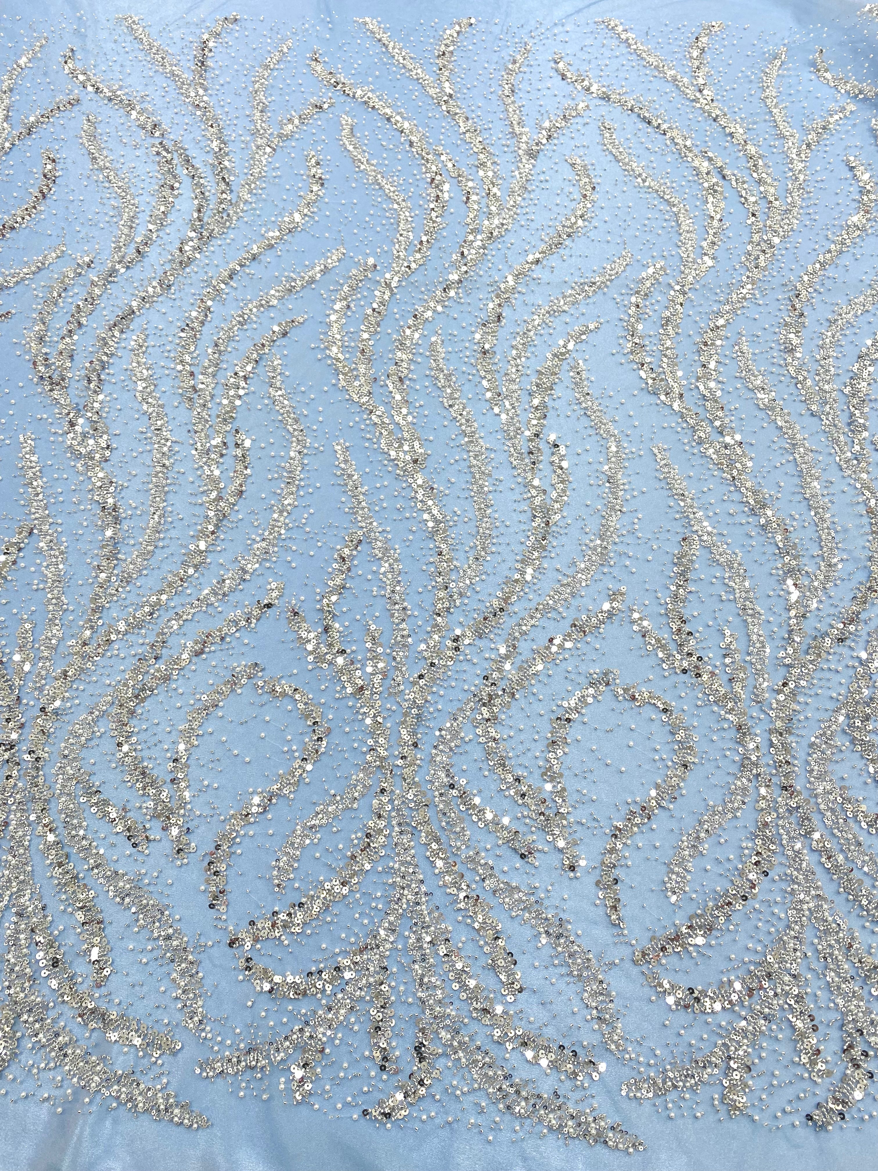 Dantela Couture Argintie pe Tulle Bleu cu Perle, Margele si Paiete