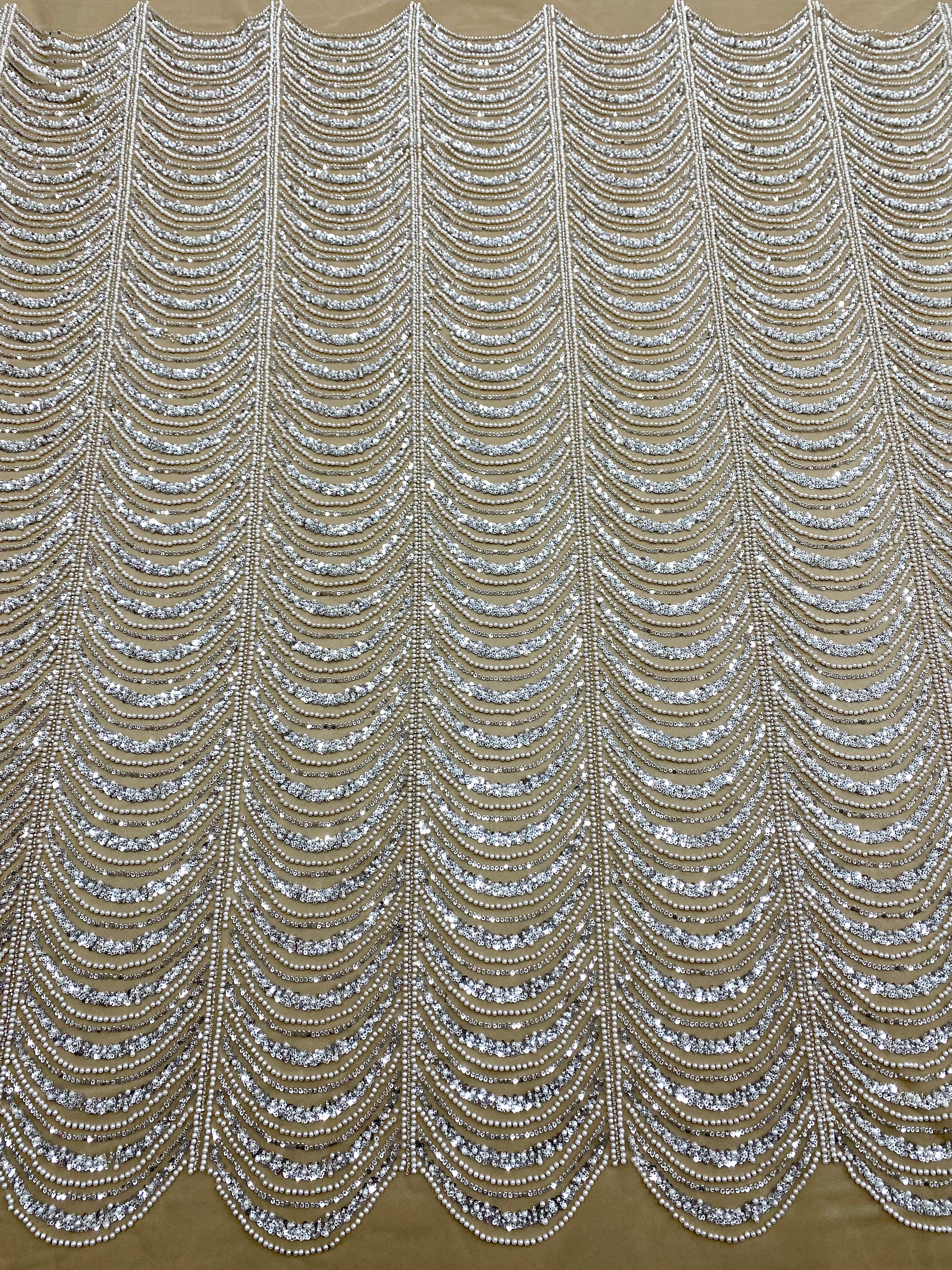 Dantela Couture Argintie pe Tulle Nude cu Model Geometric, cu Perle, Margele si Paiete