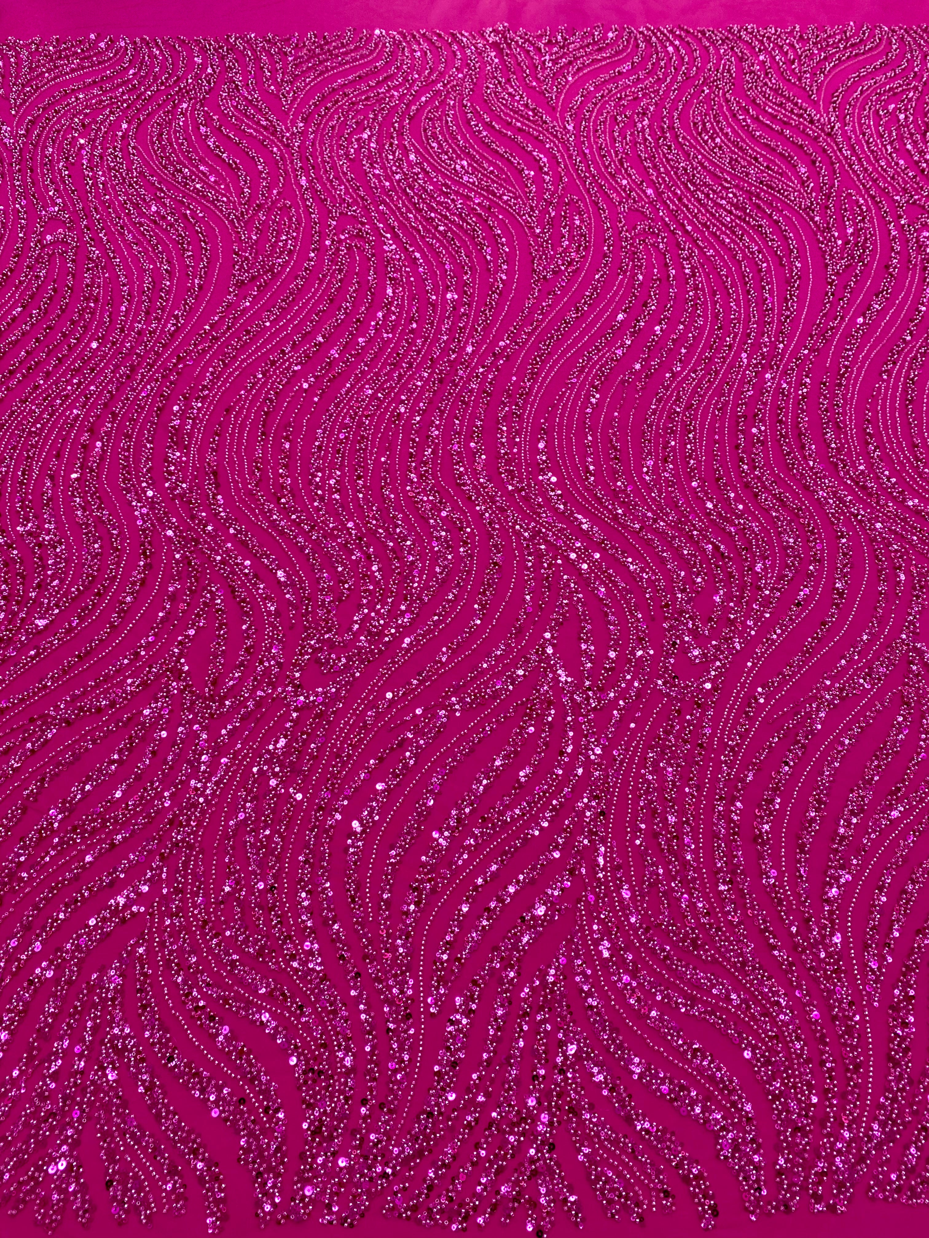 Dantela Couture Fucsia cu Model Liniar, cu Margele si Paiete