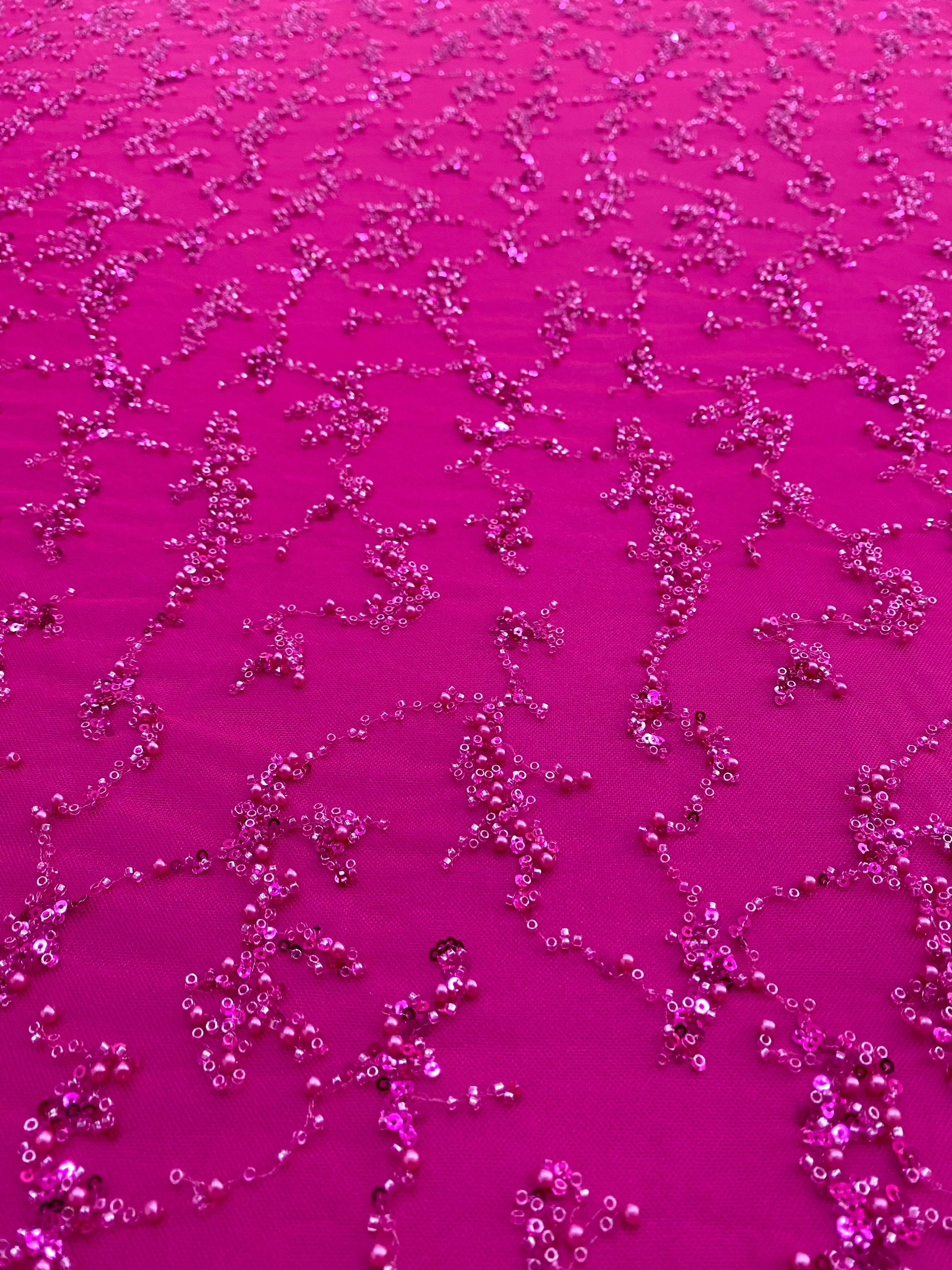 Dantela Couture Fucsia cu Perle, Margele si Paiete