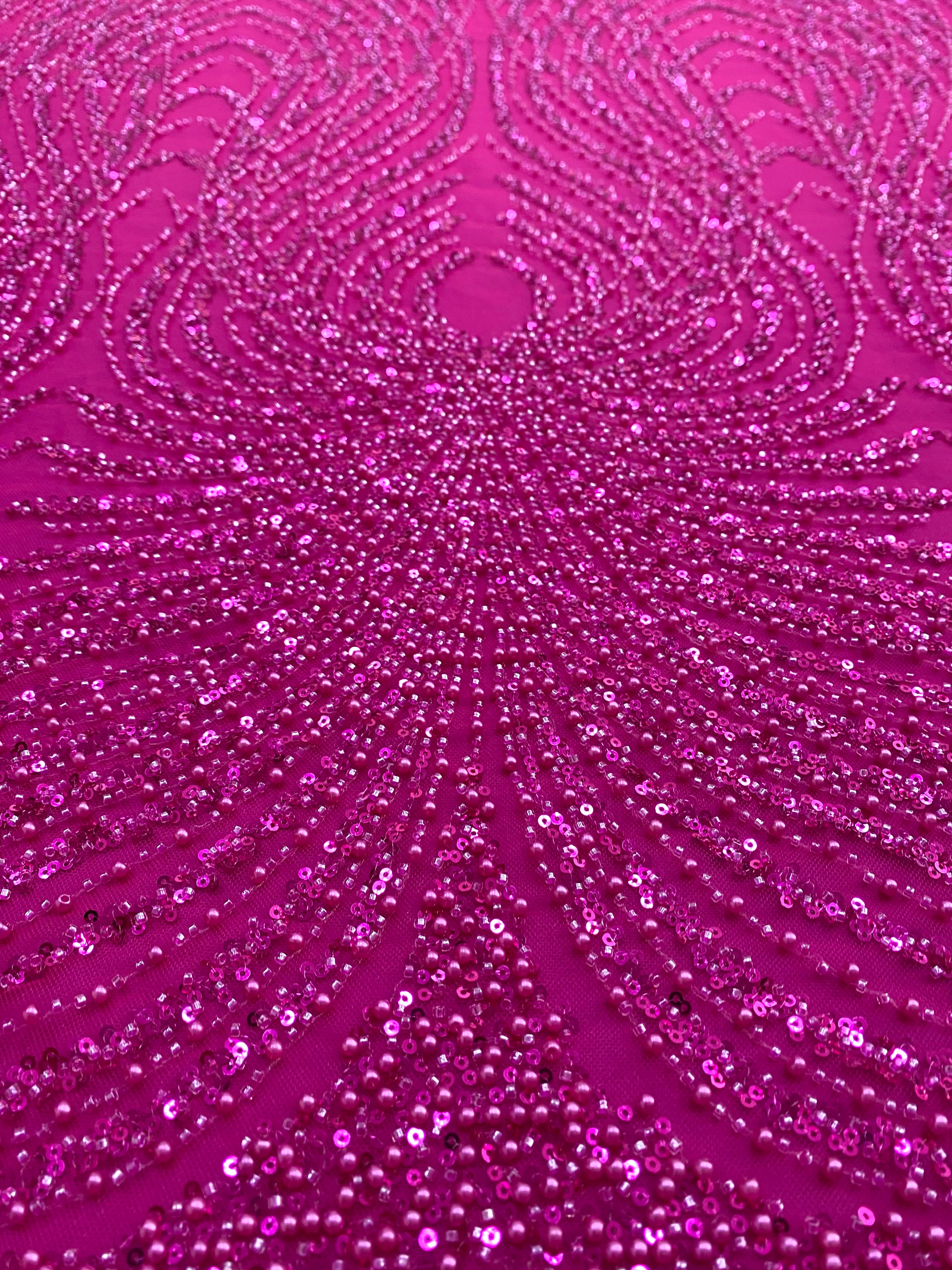 Dantela Couture Fucsia cu Panou, cu Perle, Margele si Paiete