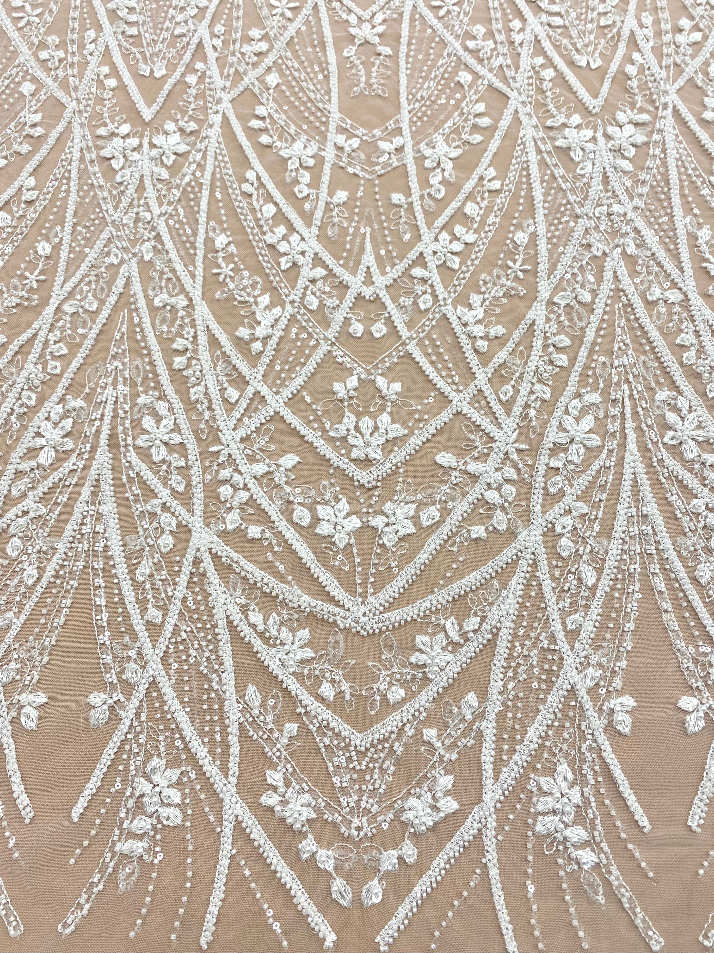 Cupon 1.55 m din Dantela Couture Ivory cu Model Geometric, cu Perle, Margele si Paiete