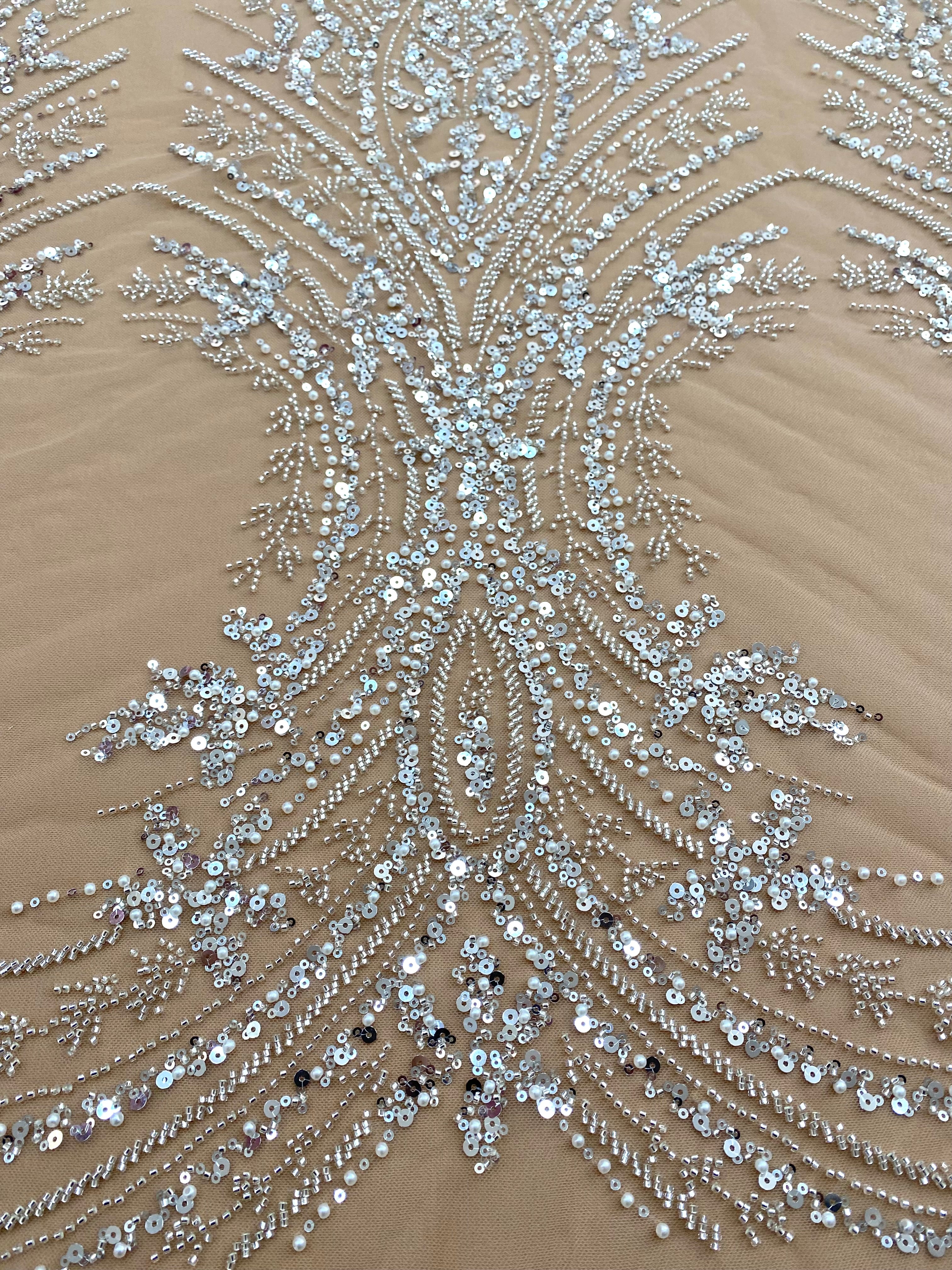 Dantela Couture Argintie pe Tulle Nude cu Panou, cu Perle, Margele si Paiete