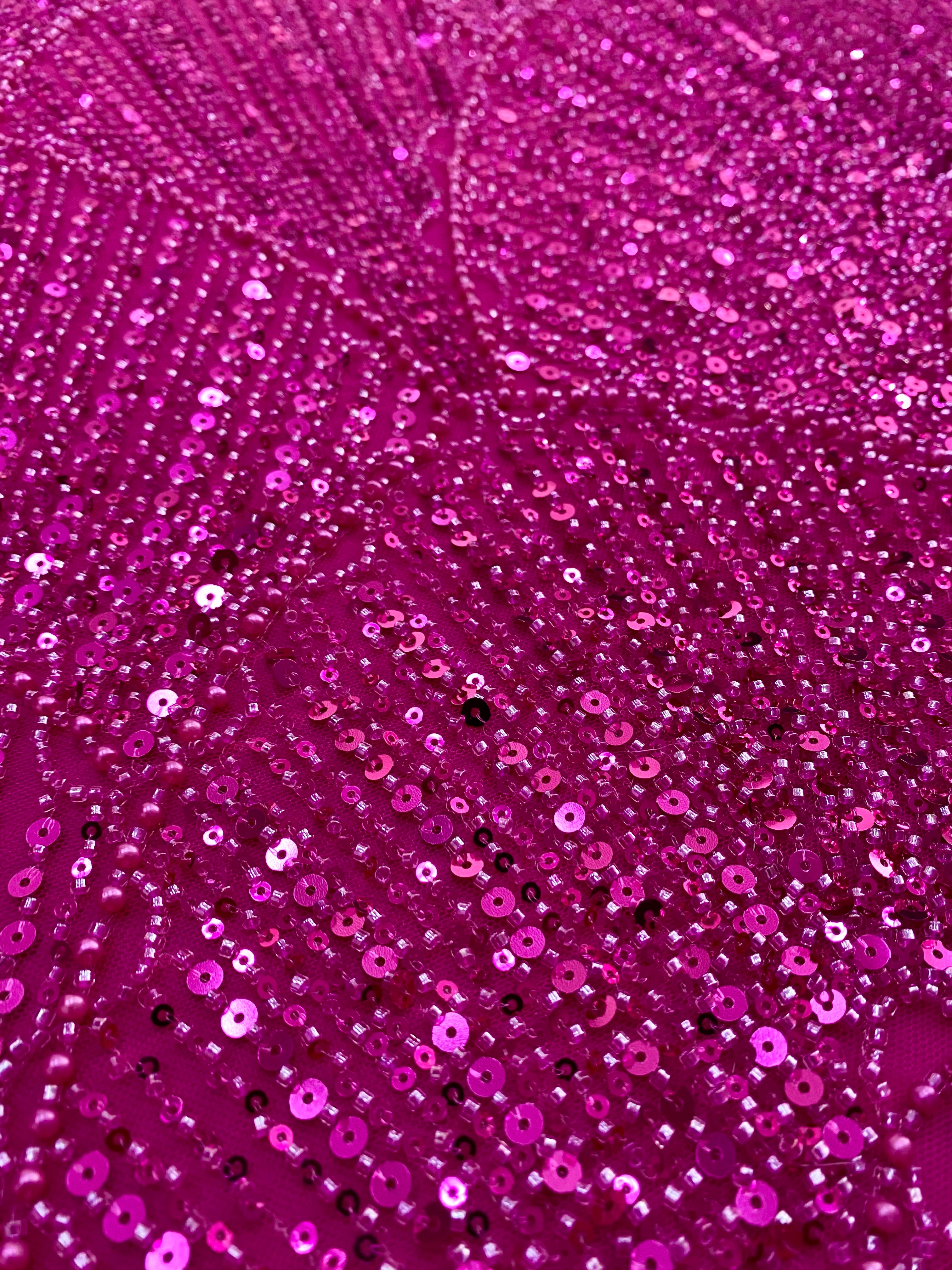 Dantela Couture Fucsia cu Model Geometric, cu Perle, Margele si Paiete