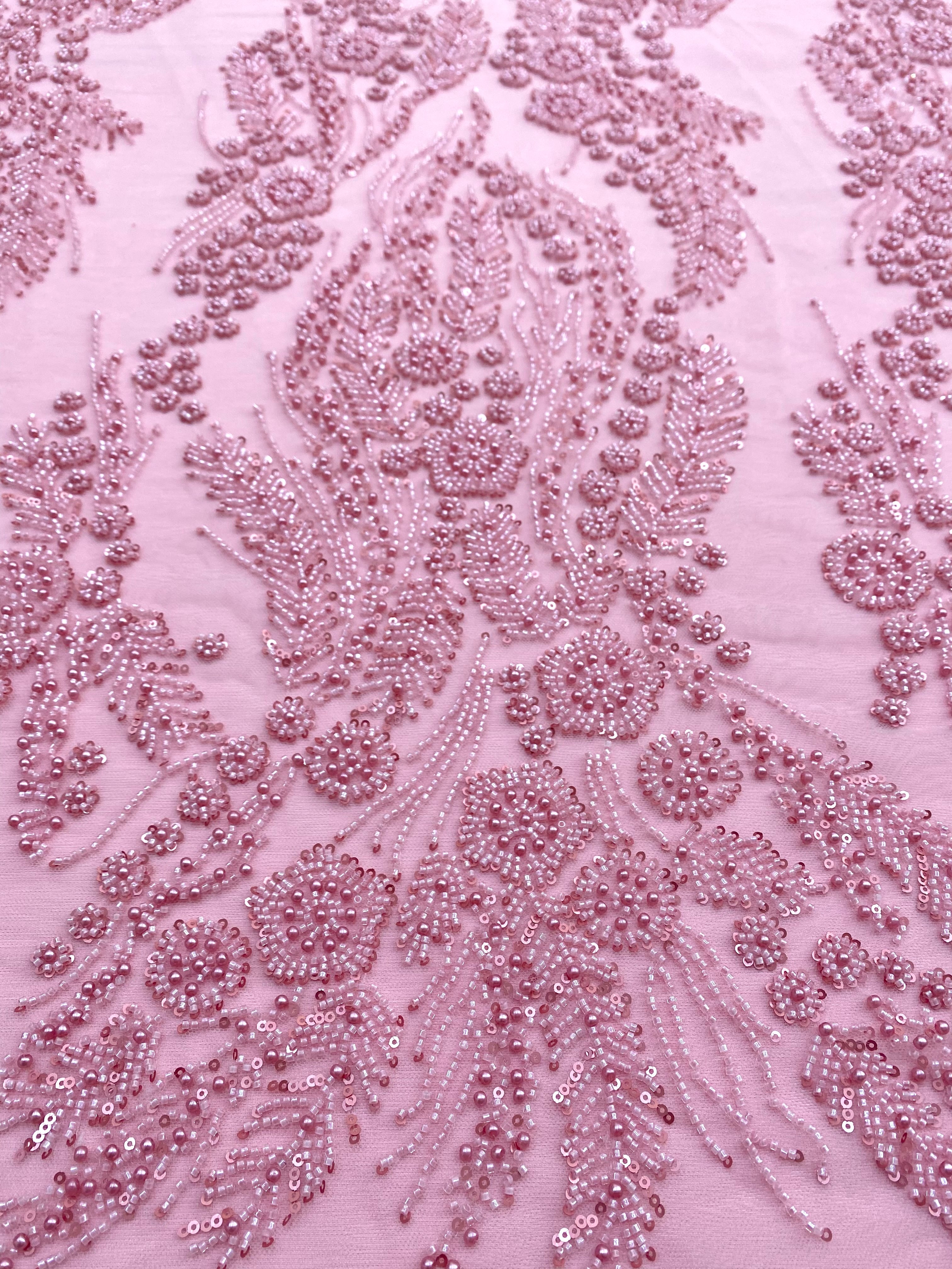 Dantela Couture Roz cu Model Floral, Perle, Margele si Paiete