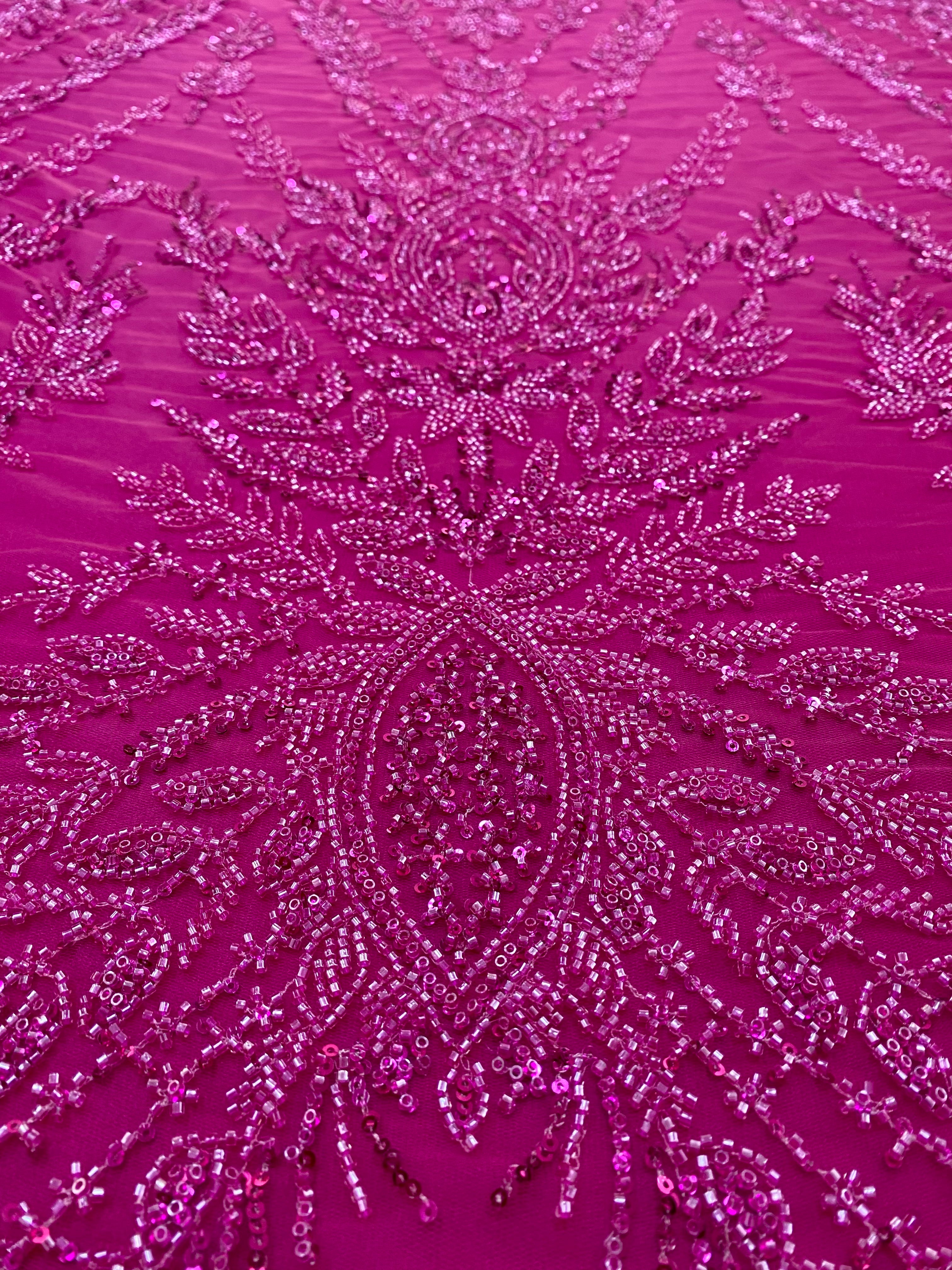 Dantela Couture Fucsia cu Model Simetric, cu Margele si Paiete