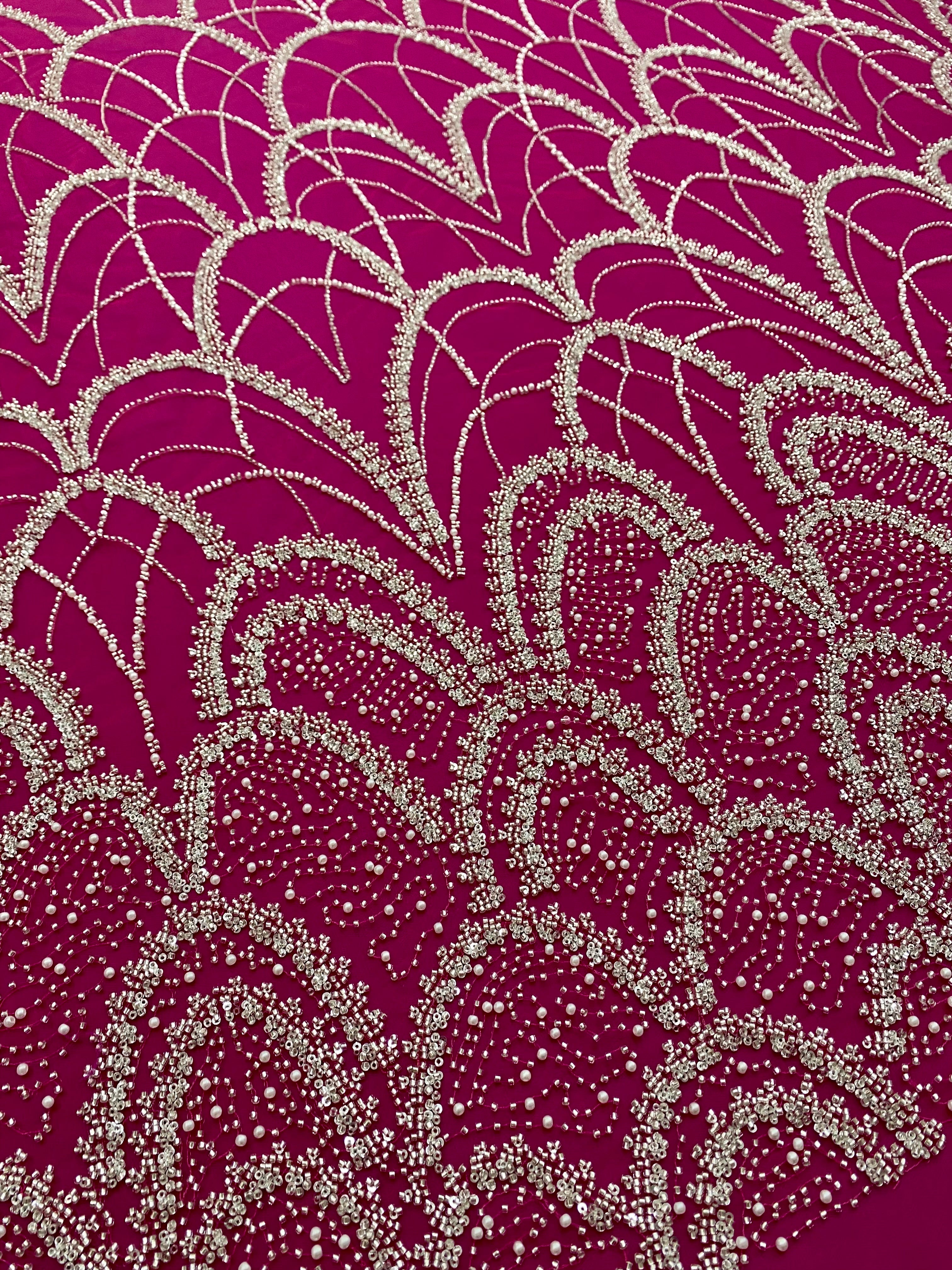 Dantela Couture Argintie pe Tulle Fucsia cu Model Geometric, cu Perle, Margele Si Paiete