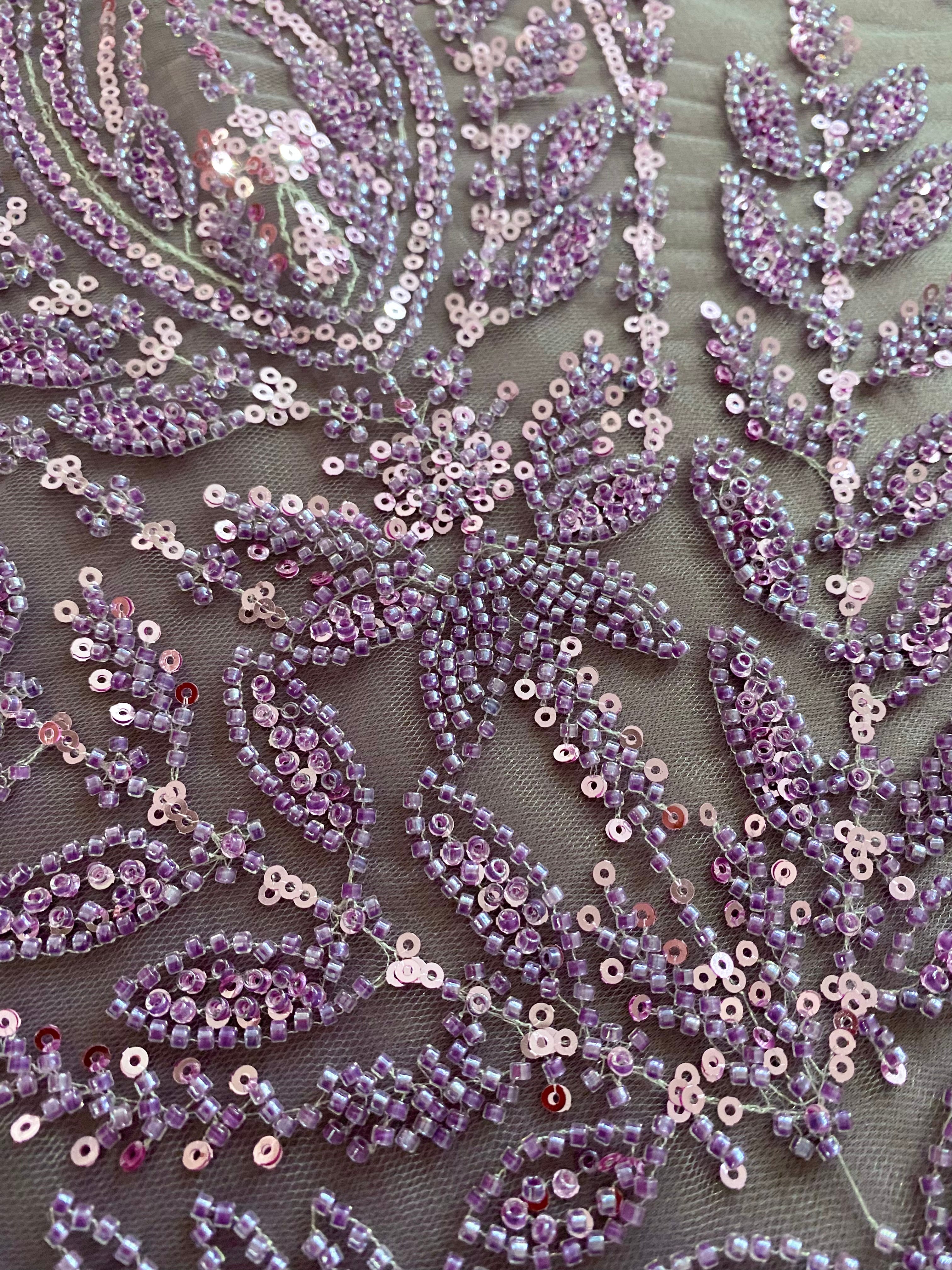 Dantela Couture Lavanda Pudrata cu Model Simetric, cu Margele si Paiete