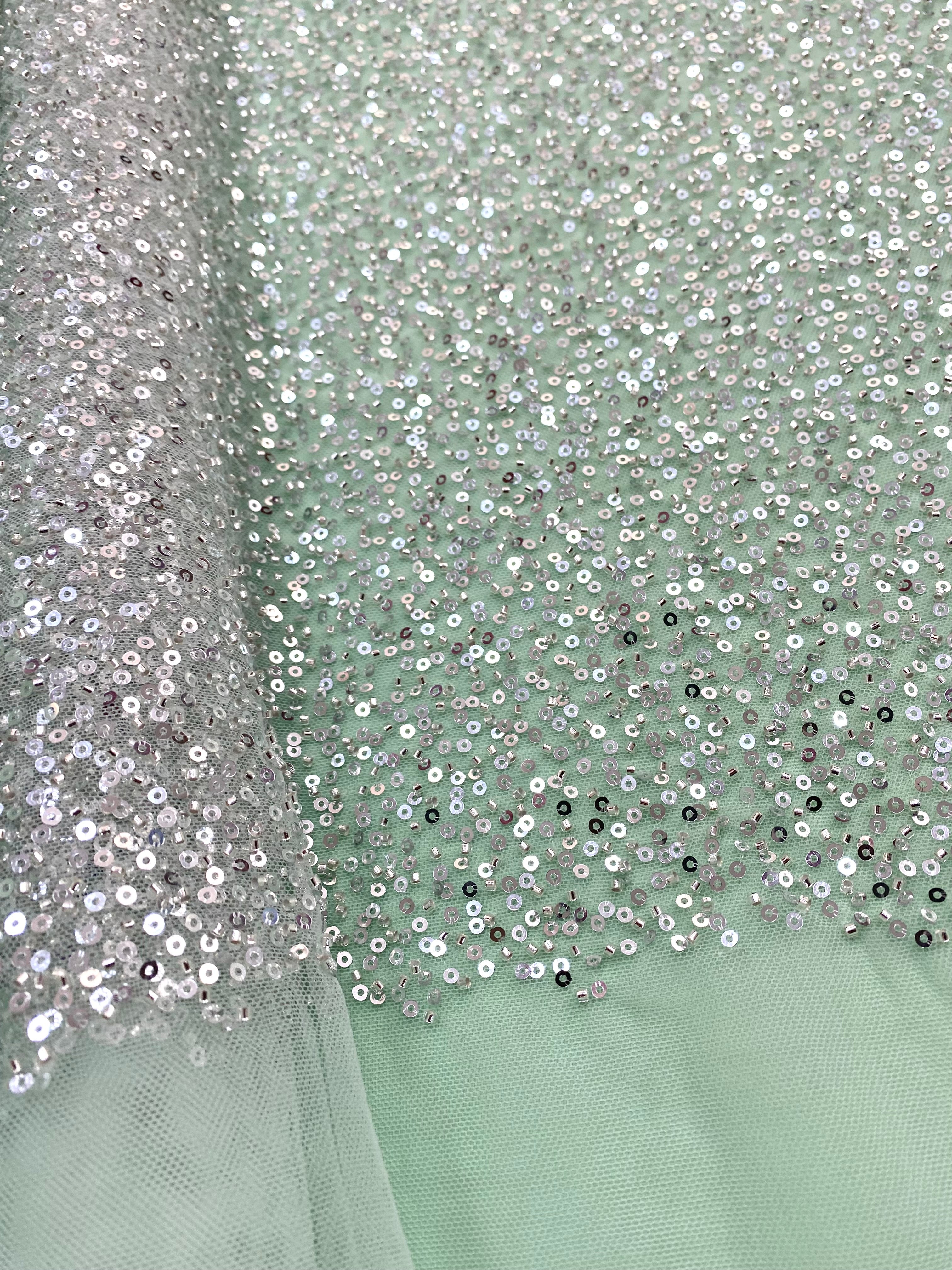 Cupon 1.20 m Dantela Couture Argintie pe Tulle Verde Menta cu Model General, cu Margele si Paiete