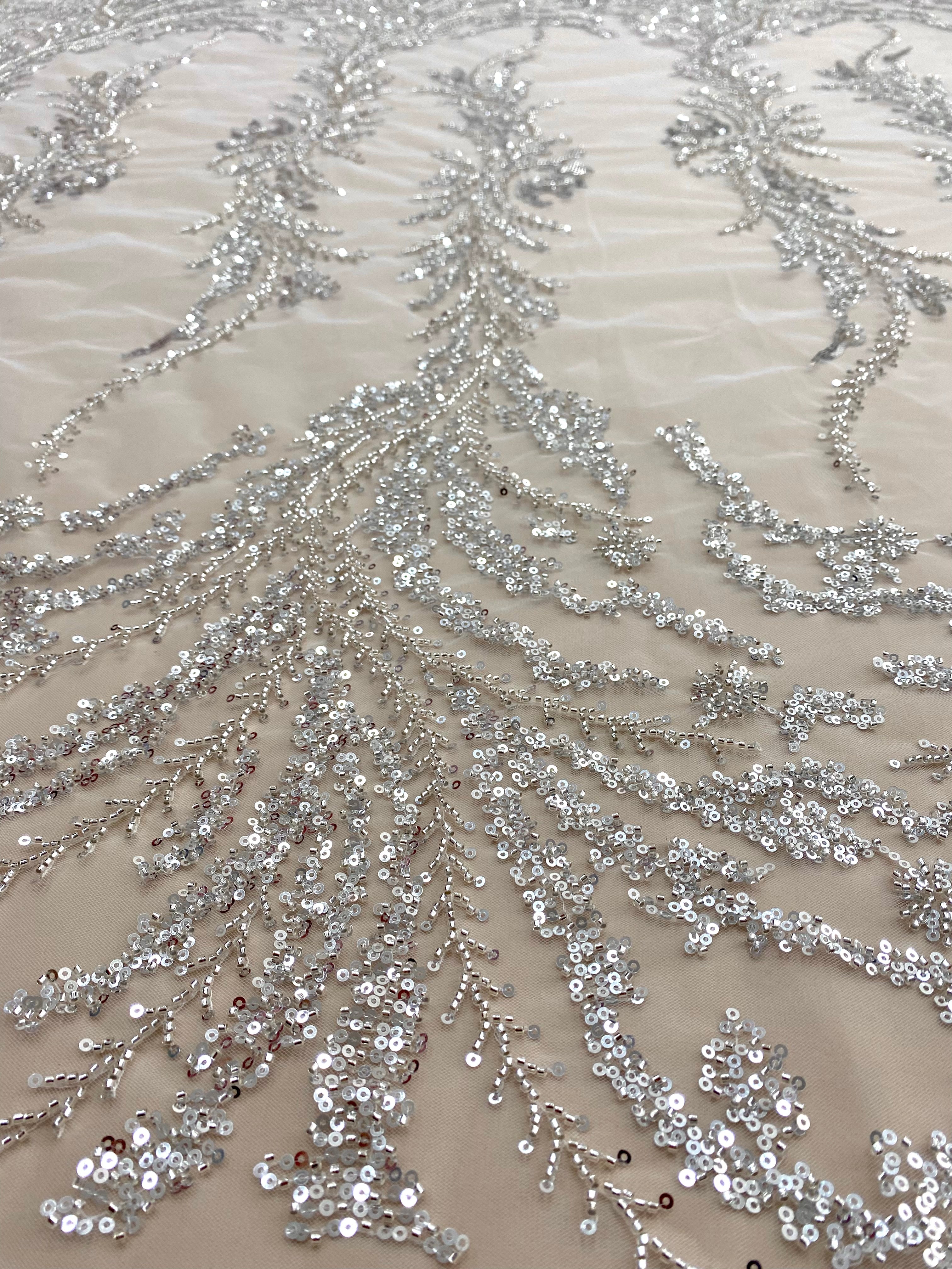Dantela Couture Argintie pe Tulle Ivory cu Frunze, cu Margele si Paiete