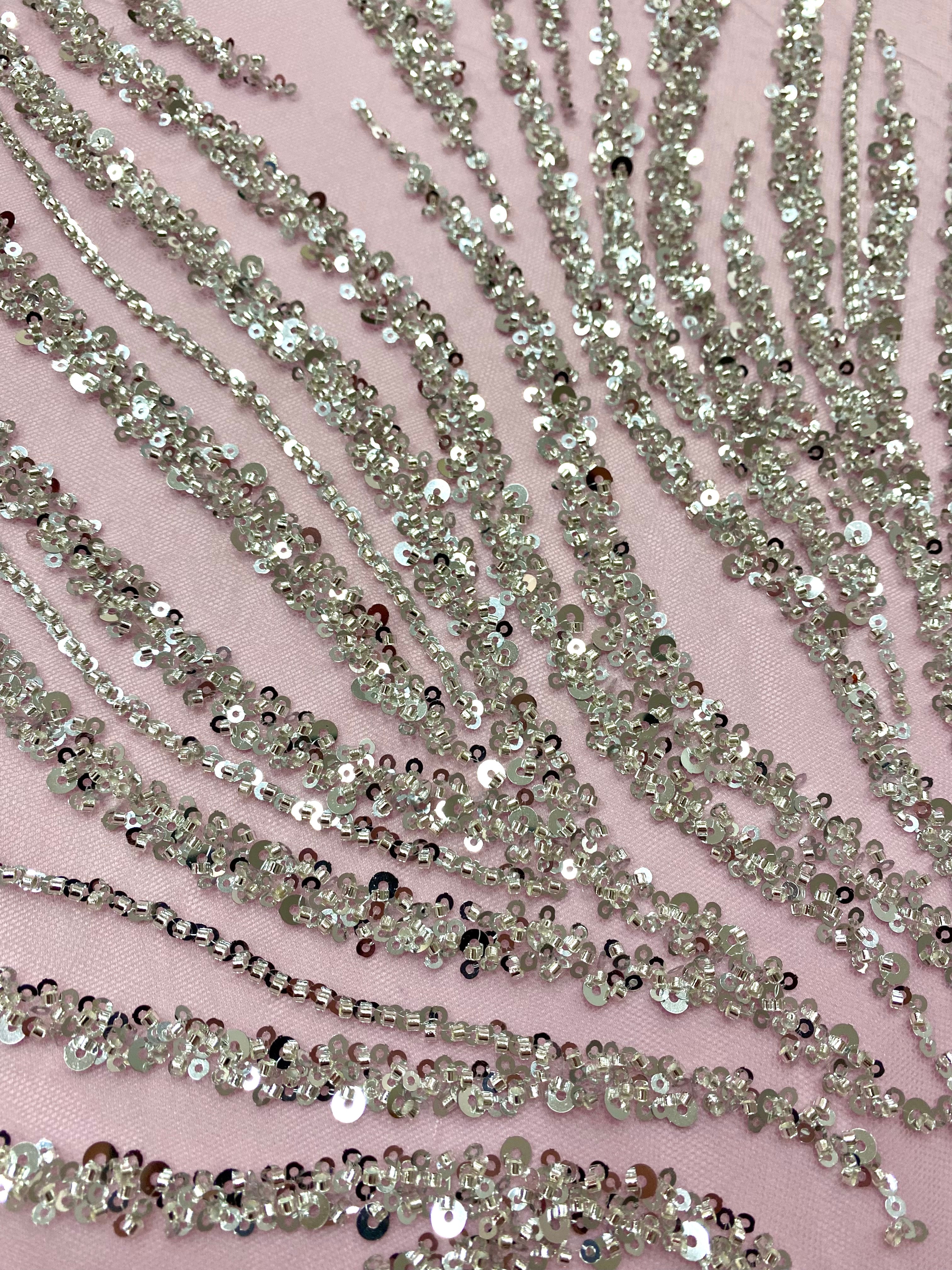 Dantela Couture Argintie pe Tulle Roz cu Siraguri, cu Margele si Paiete