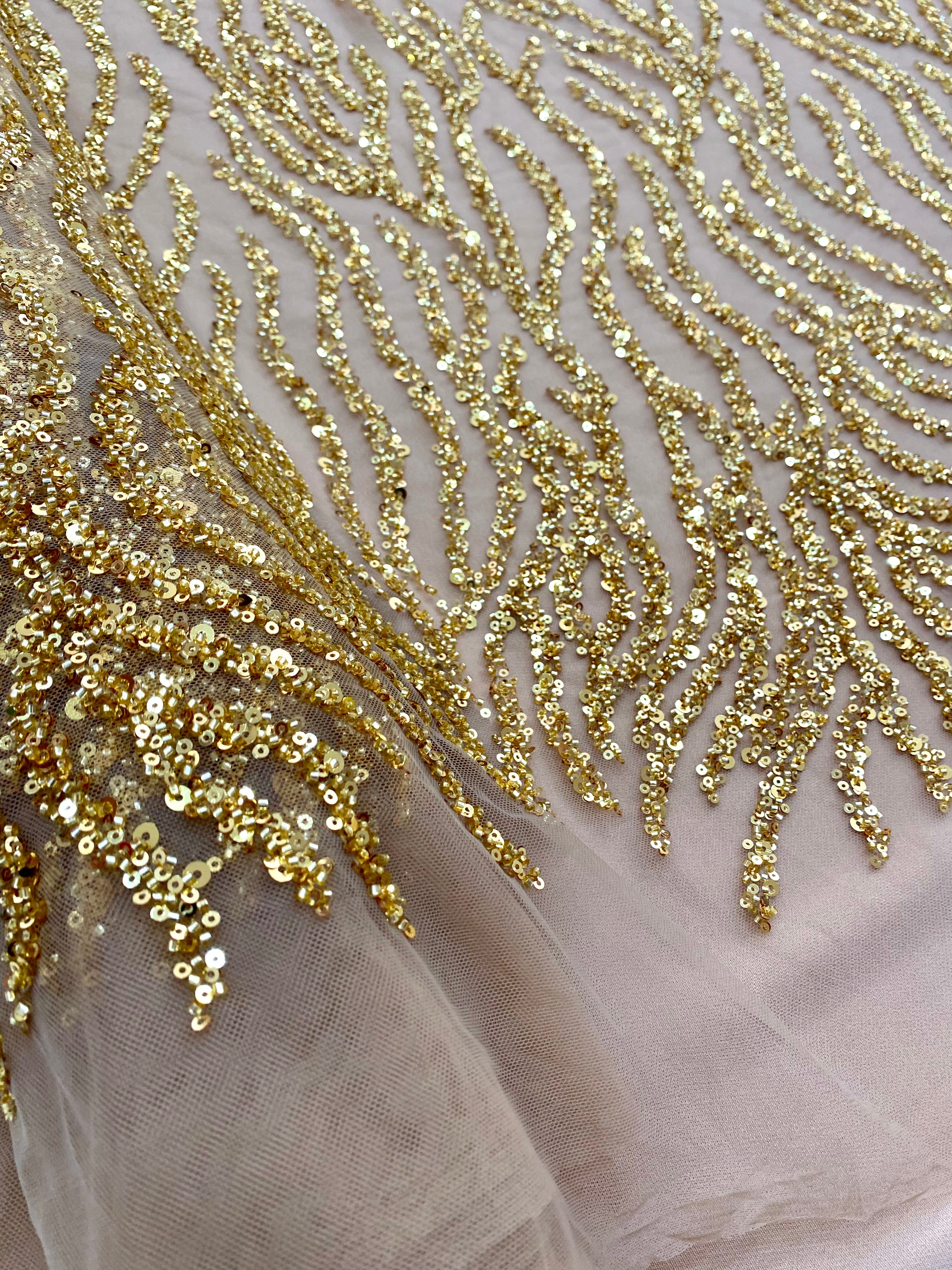 Csipke Couture Arany Szálakkal, Gyöngyökkel és Flitterekkel