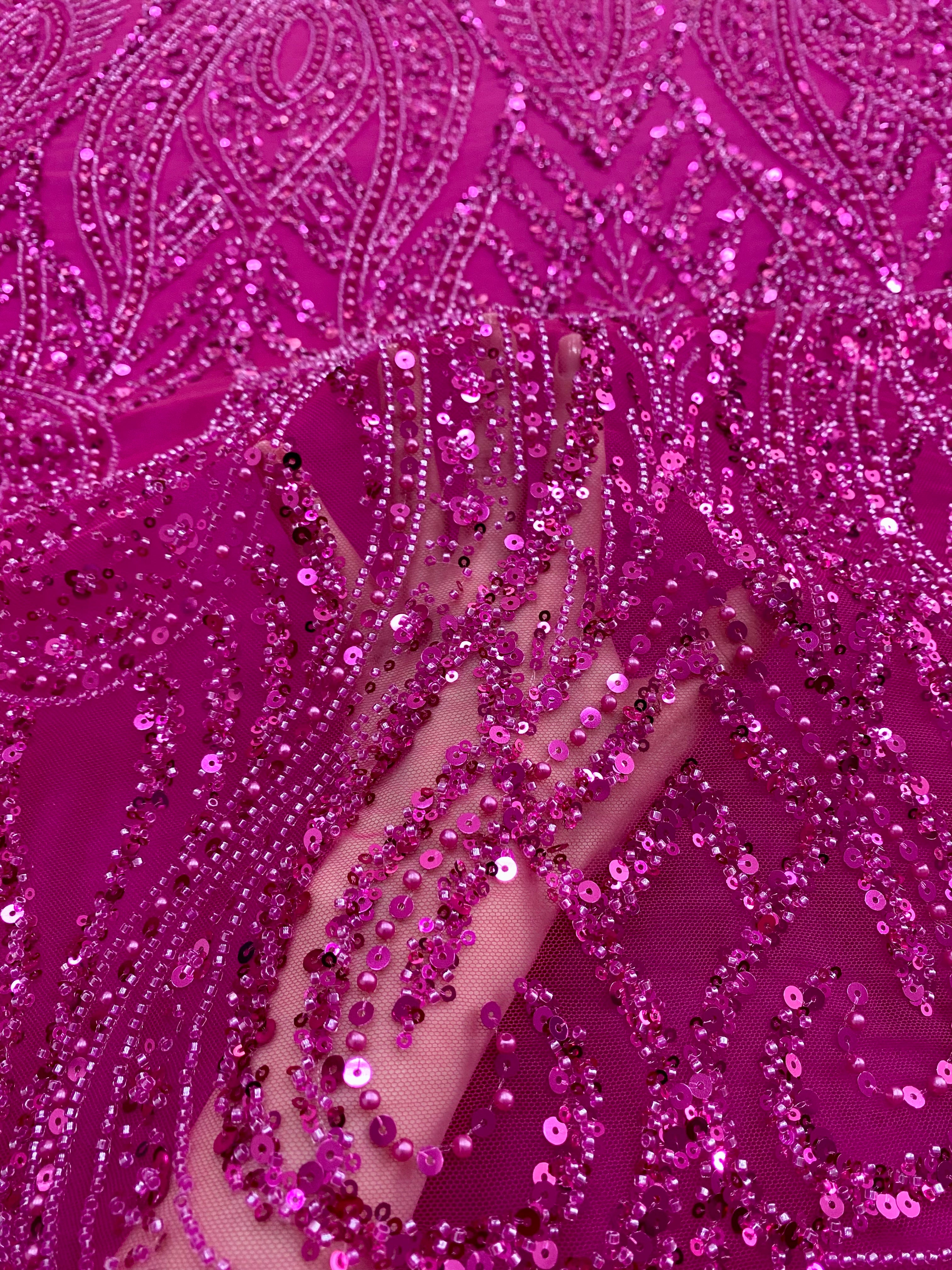 Dantela Couture Fucsia cu Model Geometric, cu Perle, Margele si Paiete