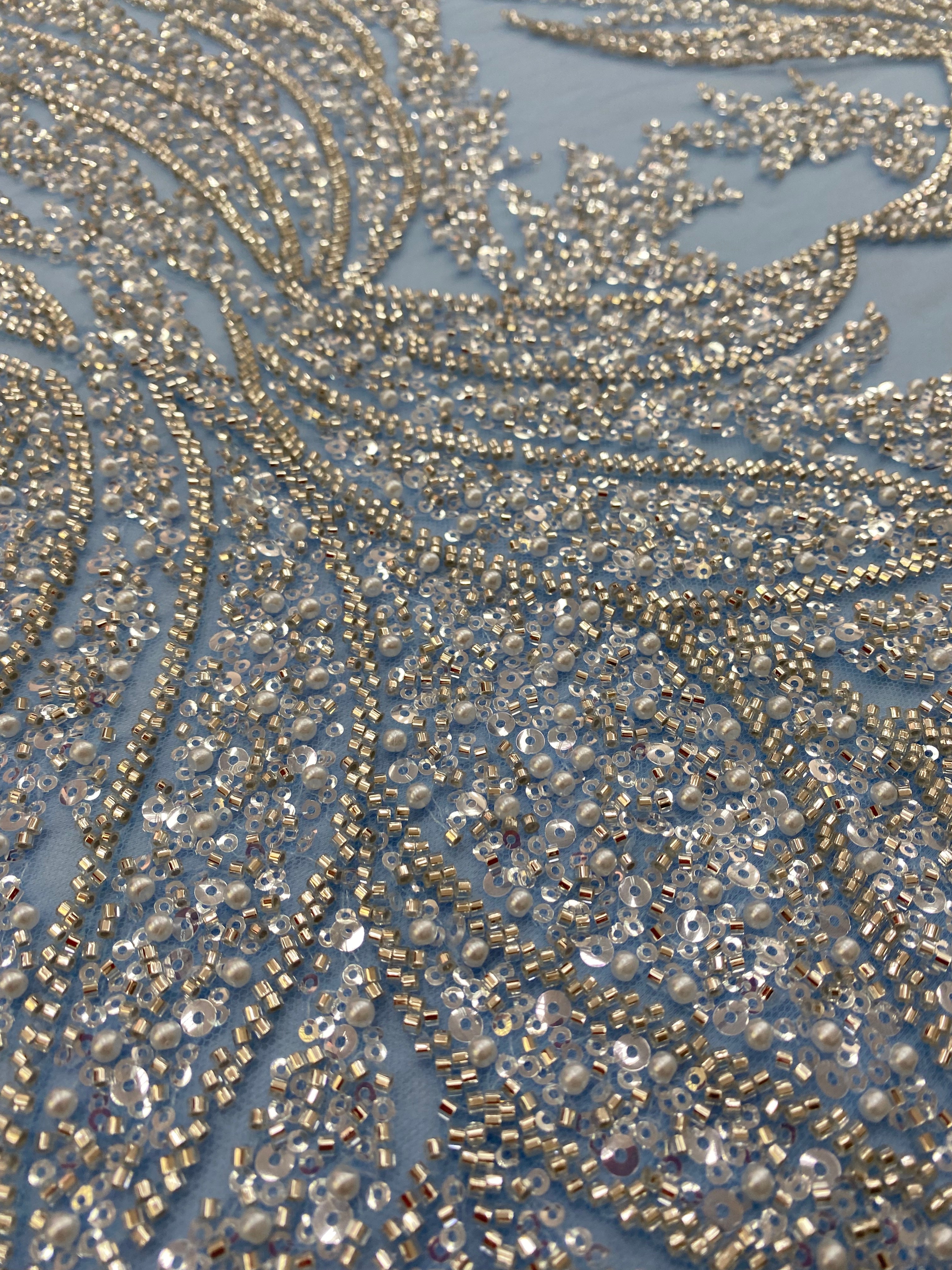 Dantela Couture Argintie pe Tulle Bleu cu Panou, cu Perle, Margele si Paiete