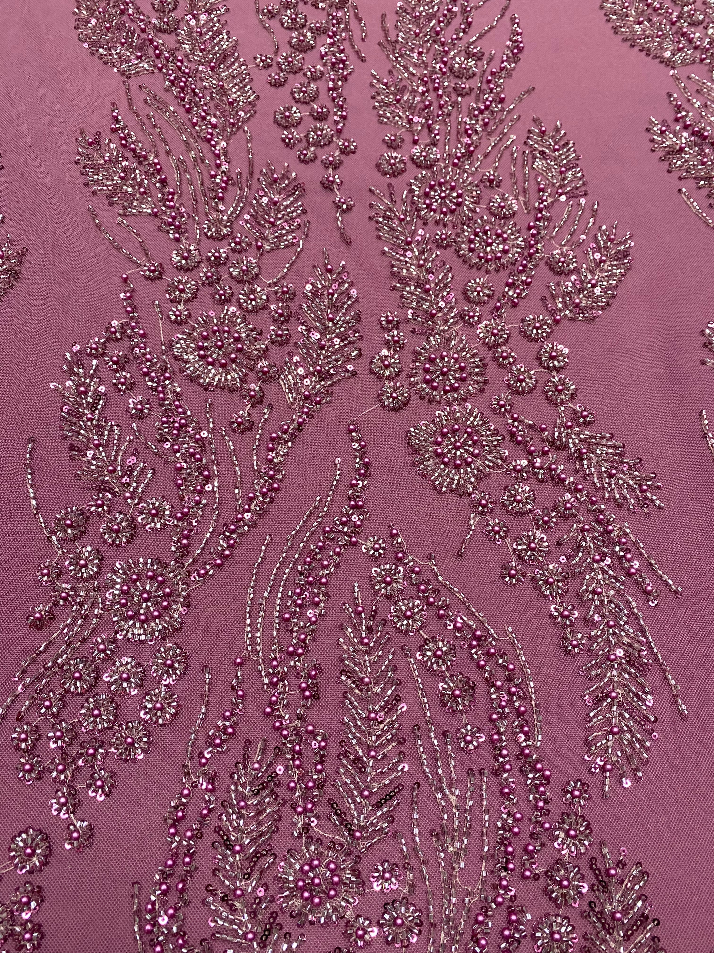 Dantela Couture Magenta cu Model Floral, cu Perle, Margele si Paiete