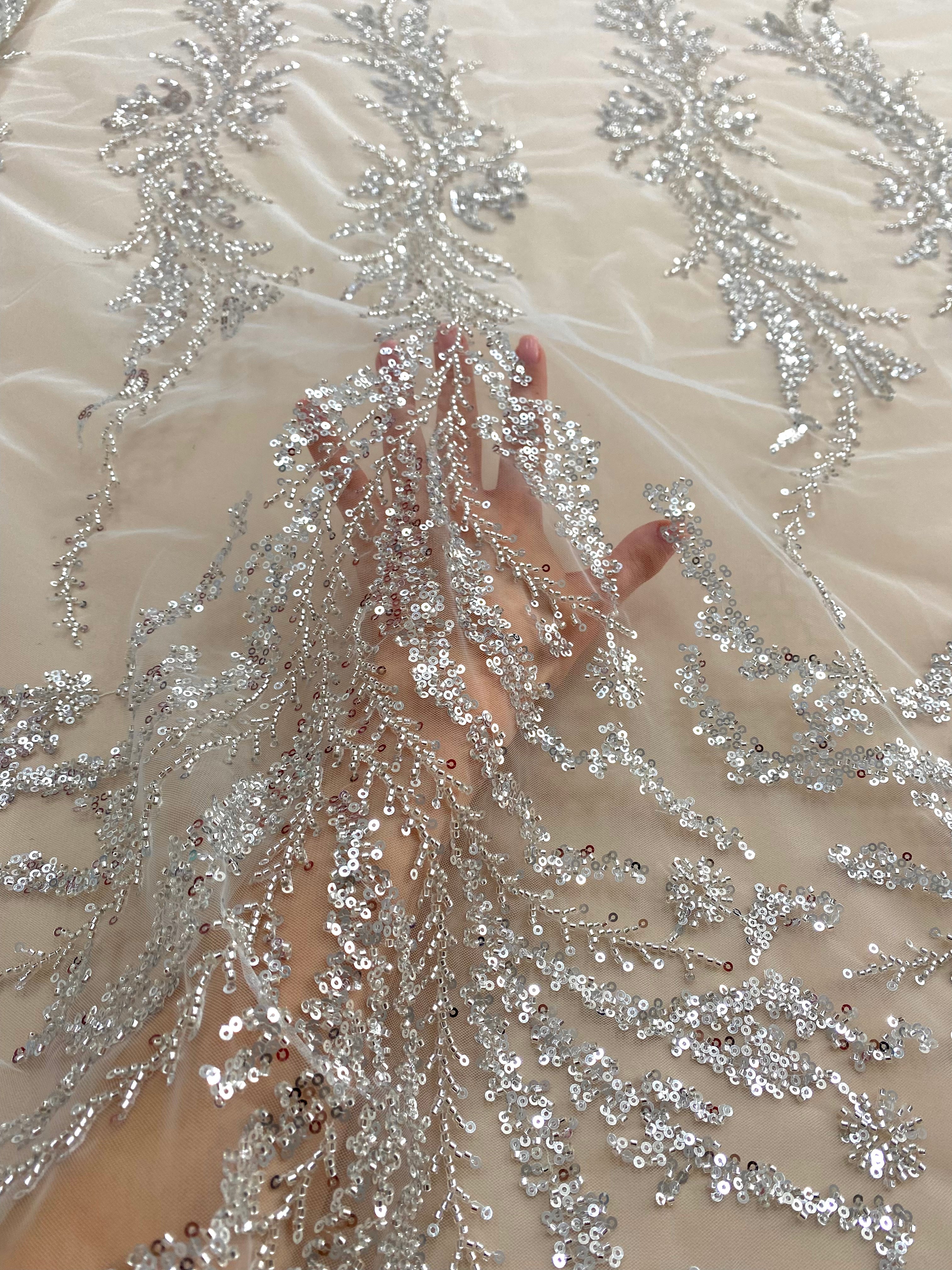 Dantela Couture Argintie pe Tulle Ivory cu Frunze, cu Margele si Paiete