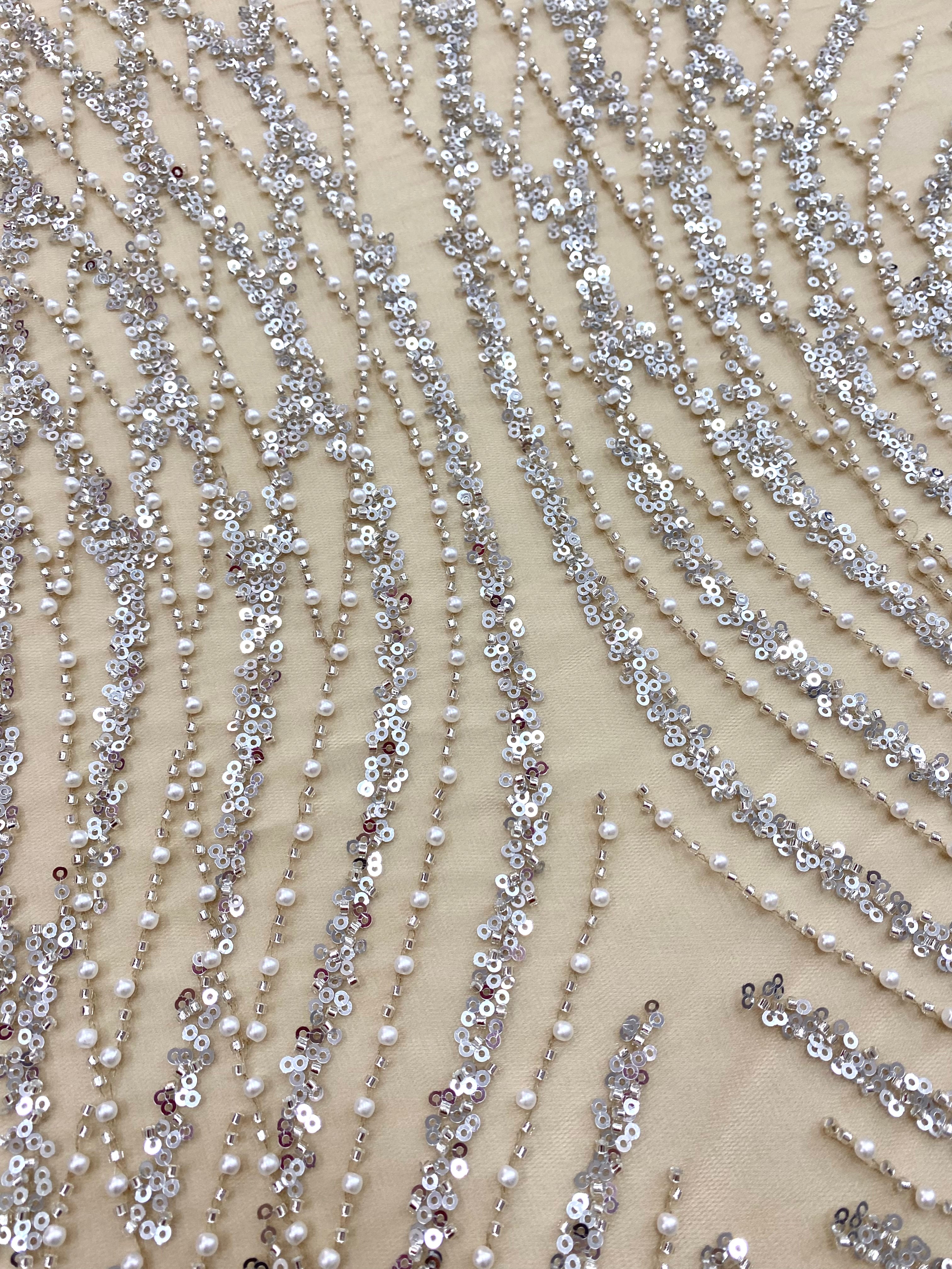 Dantela Couture Argintie pe Tulle Nude cu Panou, cu Perle, Margele si Paiete