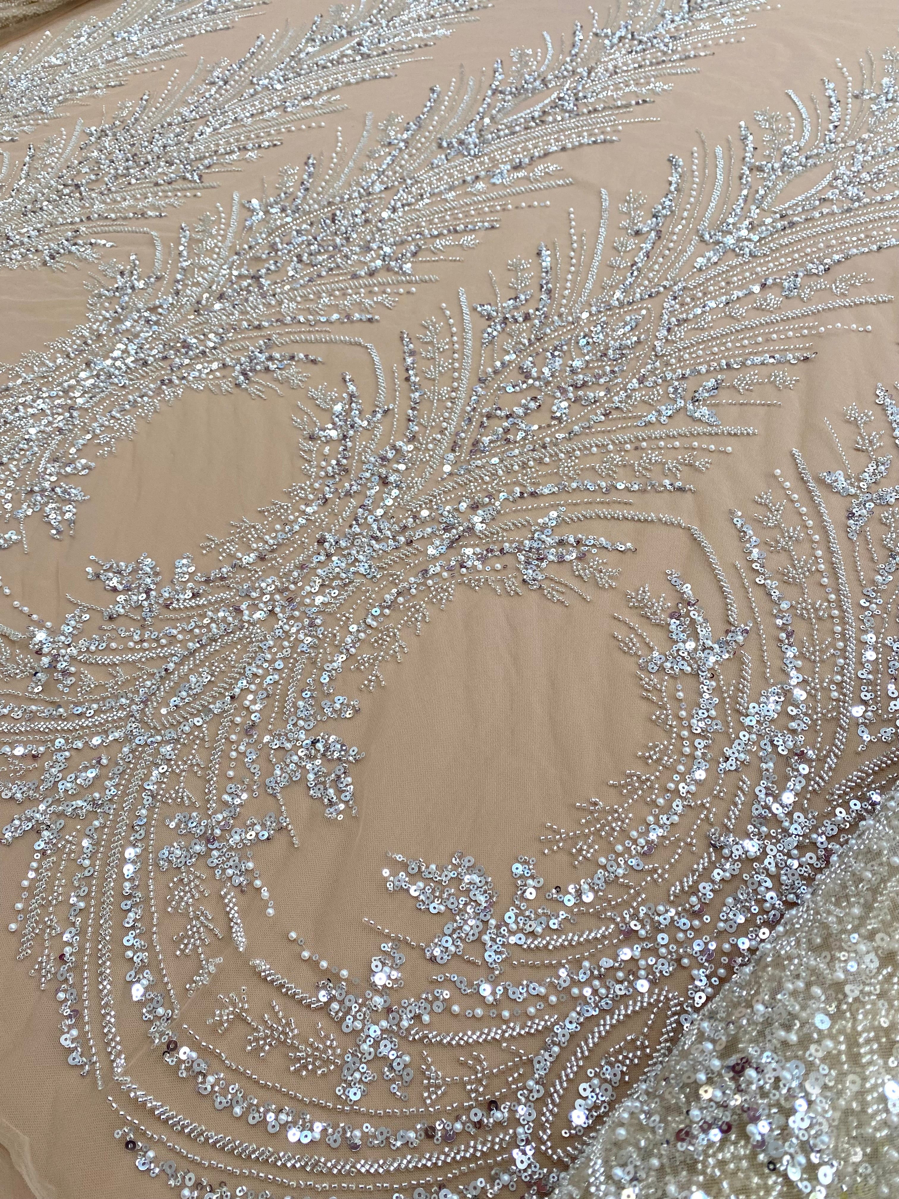 Dantela Couture Argintie pe Tulle Nude cu Panou, cu Perle, Margele si Paiete