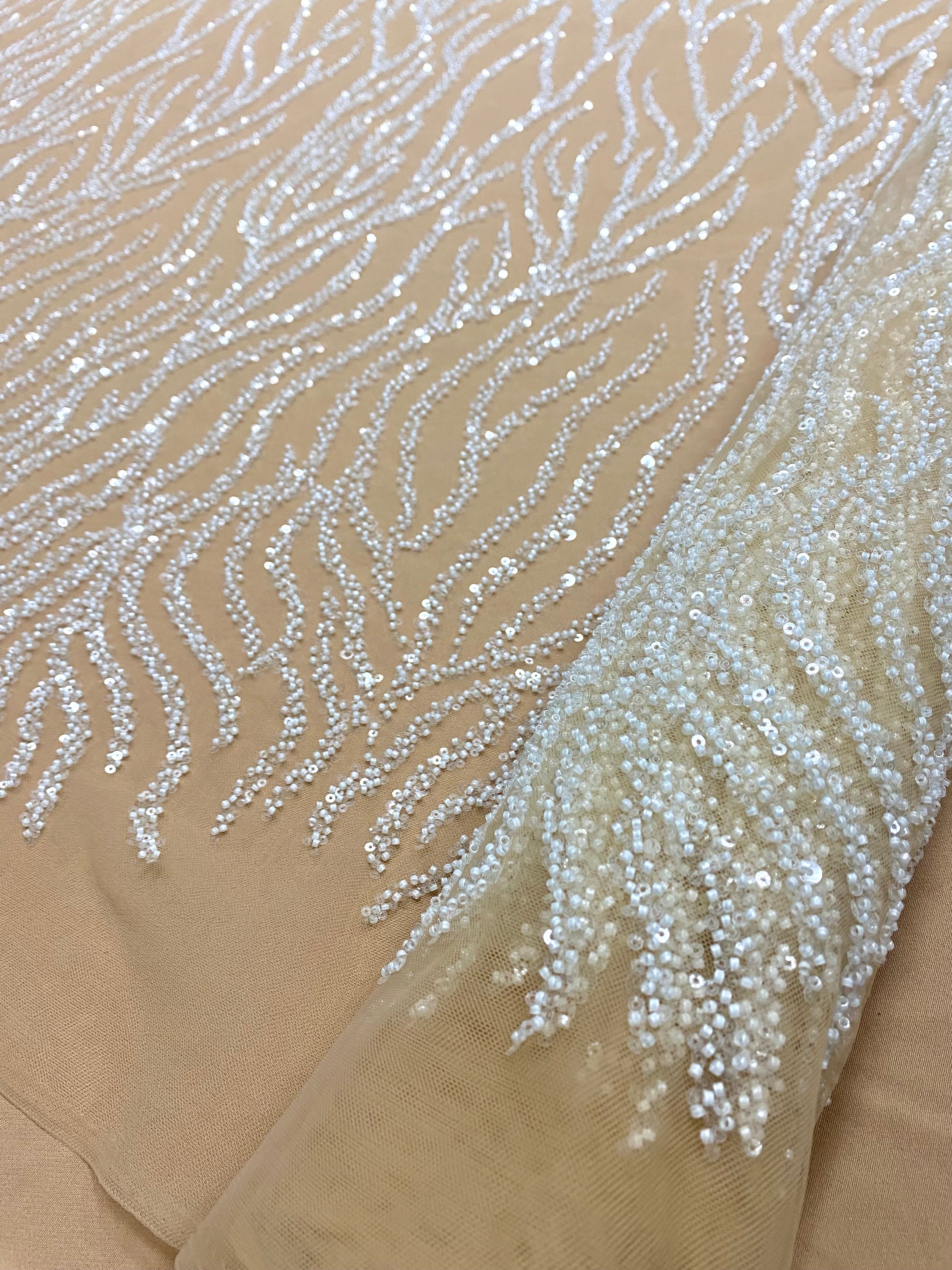 Dantela Couture Ivory pe Tulle Nude cu Siraguri, cu Margele si Paiete