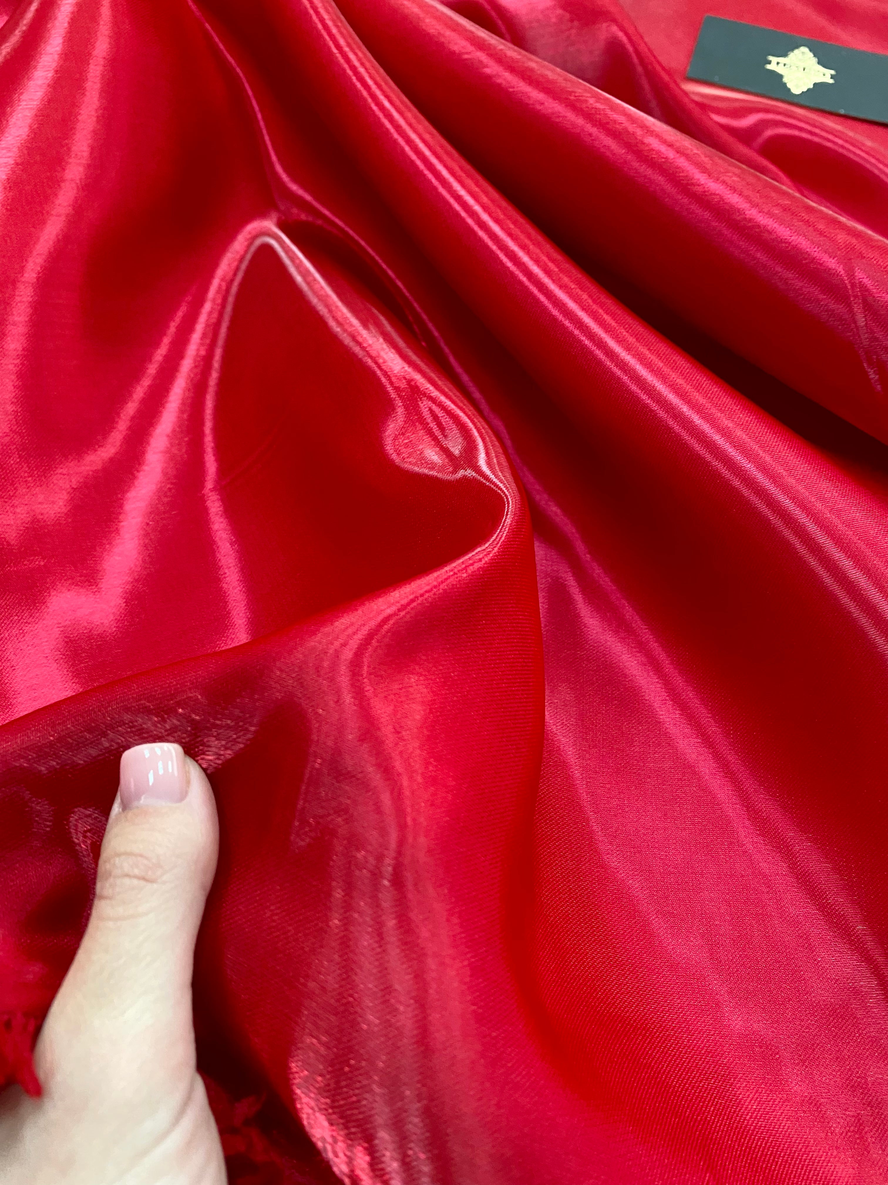 Satin Lichid Fix Rosu Aprins