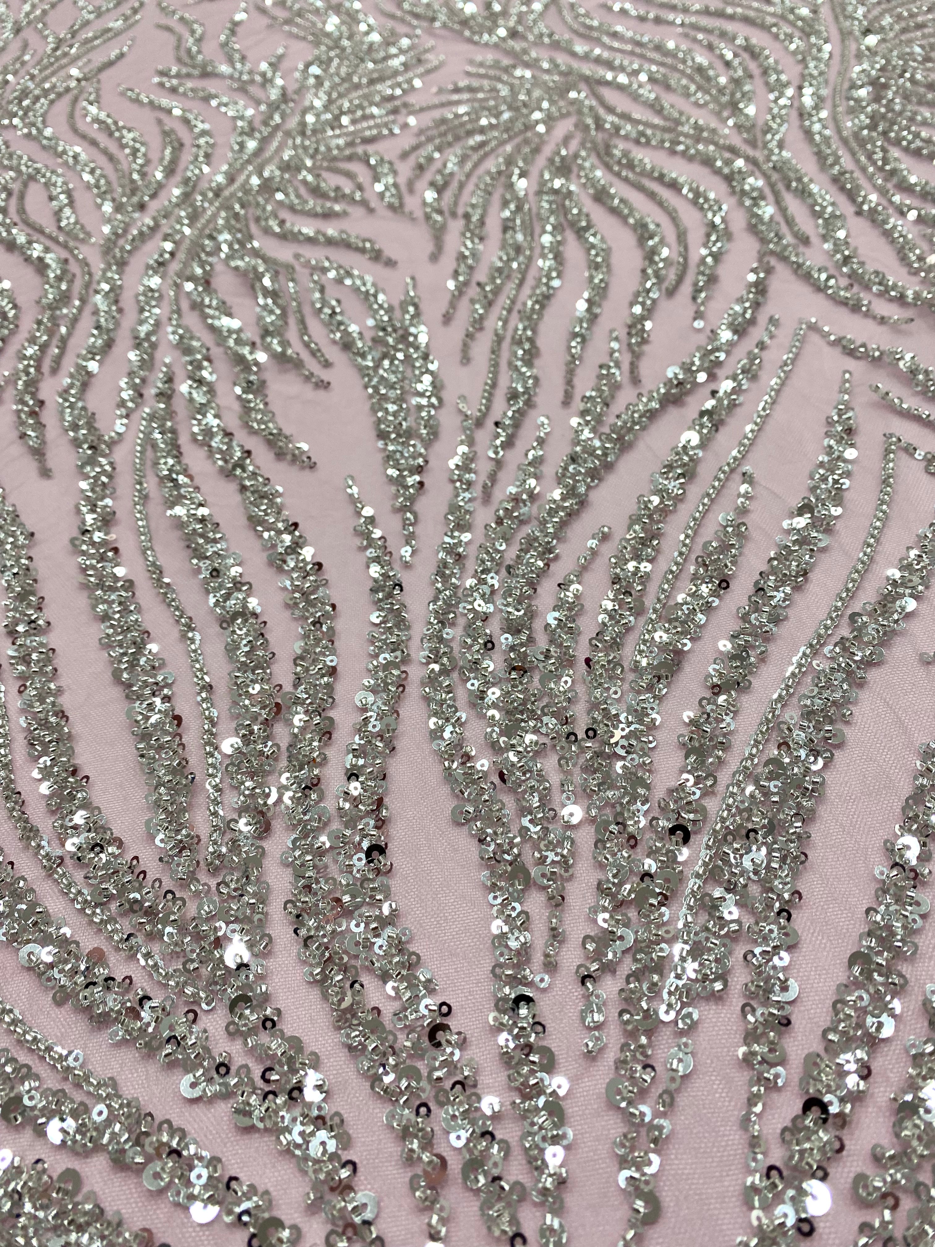 Dantela Couture Argintie pe Tulle Roz cu Siraguri, cu Margele si Paiete