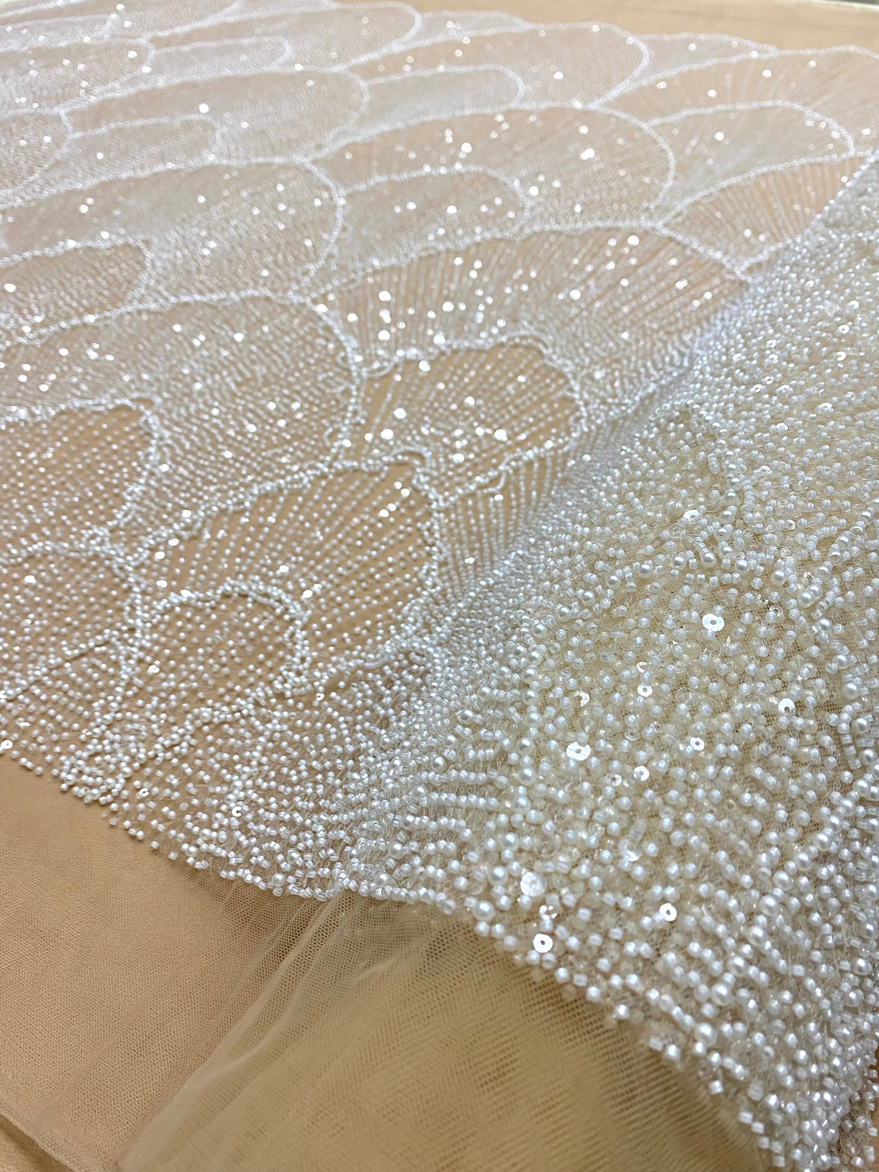 Dantela Couture Ivory pe Tulle Nude cu Model Geometric, cu Perle, Margele si Paiete