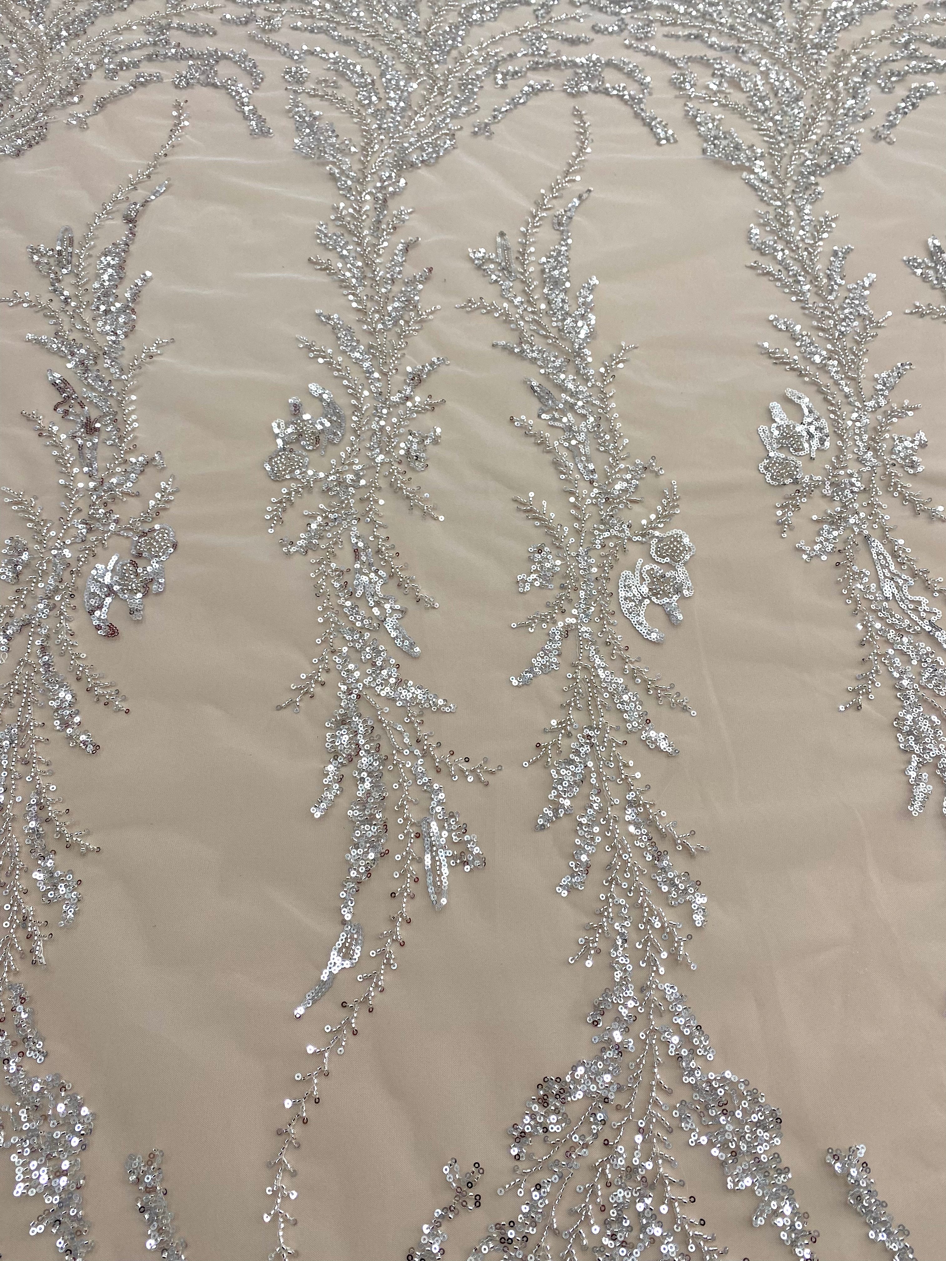 Dantela Couture Argintie pe Tulle Ivory cu Frunze, cu Margele si Paiete