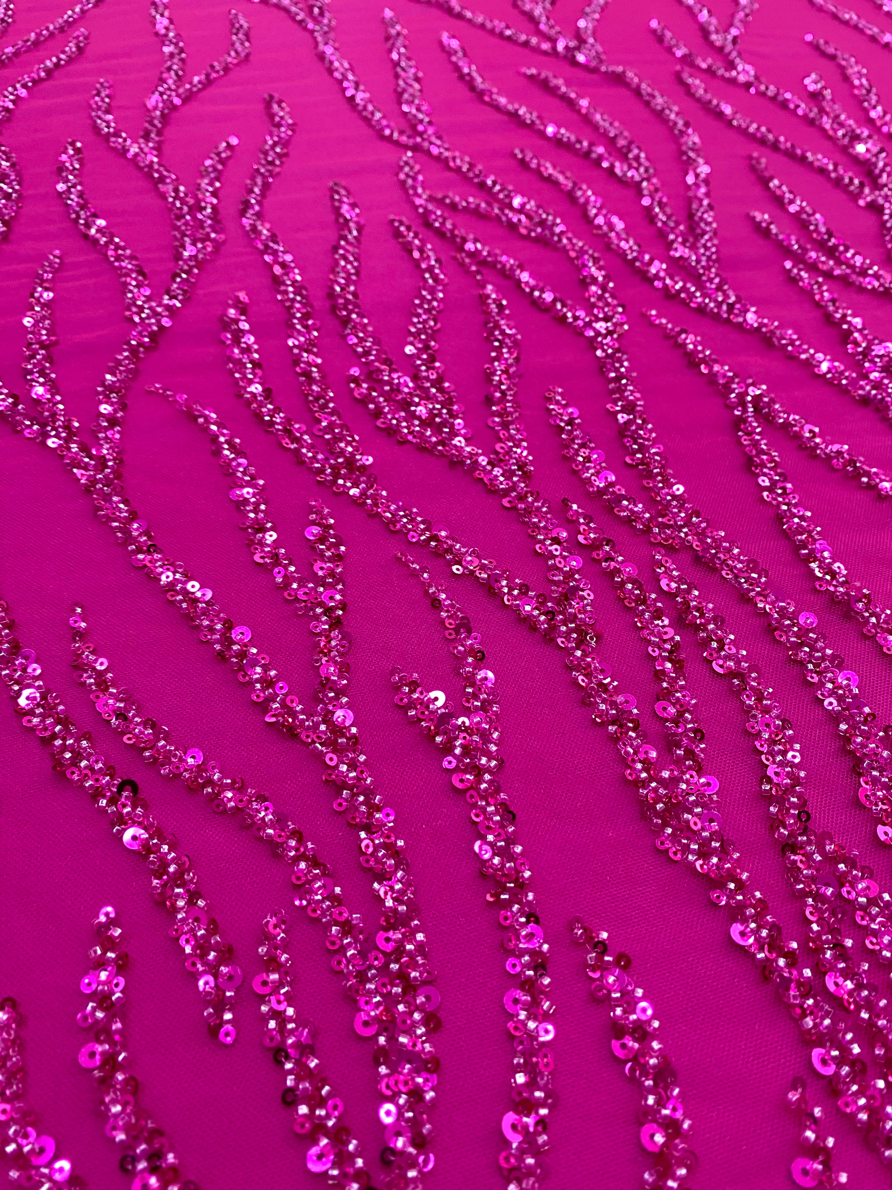 Dantela Couture Fucsia cu Siraguri, cu Margele si Paiete
