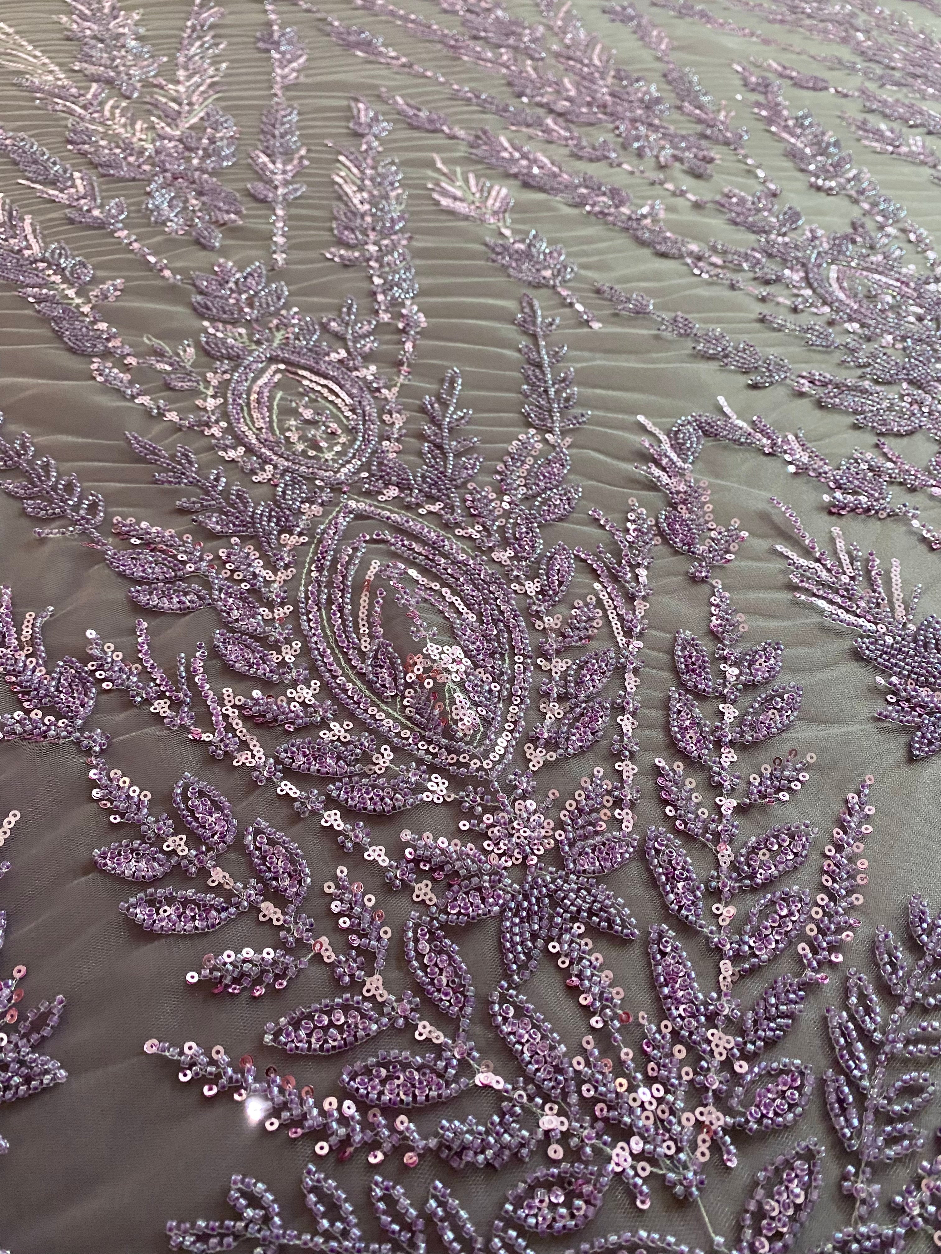 Dantela Couture Lavanda Pudrata cu Model Simetric, cu Margele si Paiete
