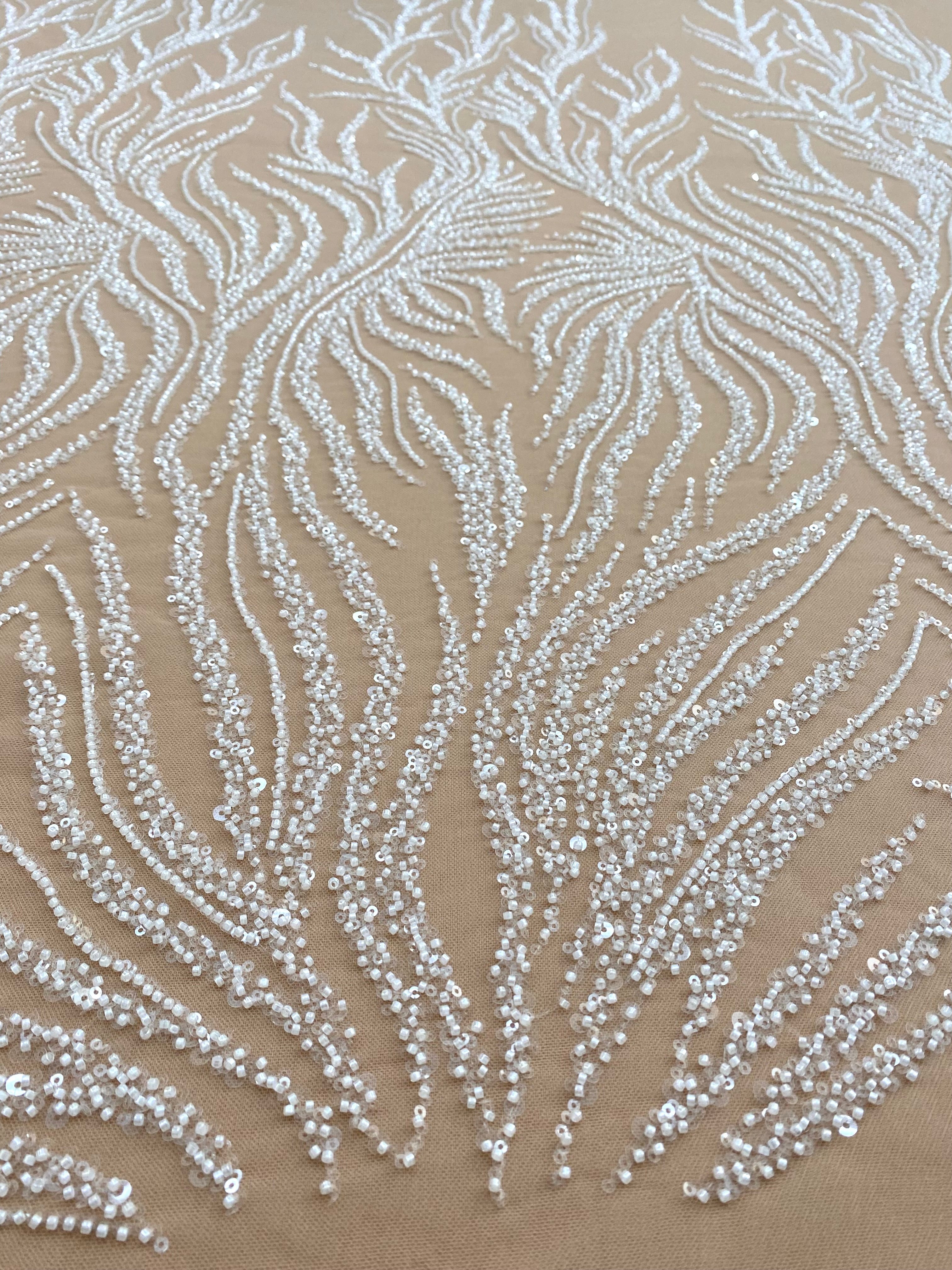 Dantela Couture Ivory pe Tulle Nude cu Siraguri, cu Margele si Paiete