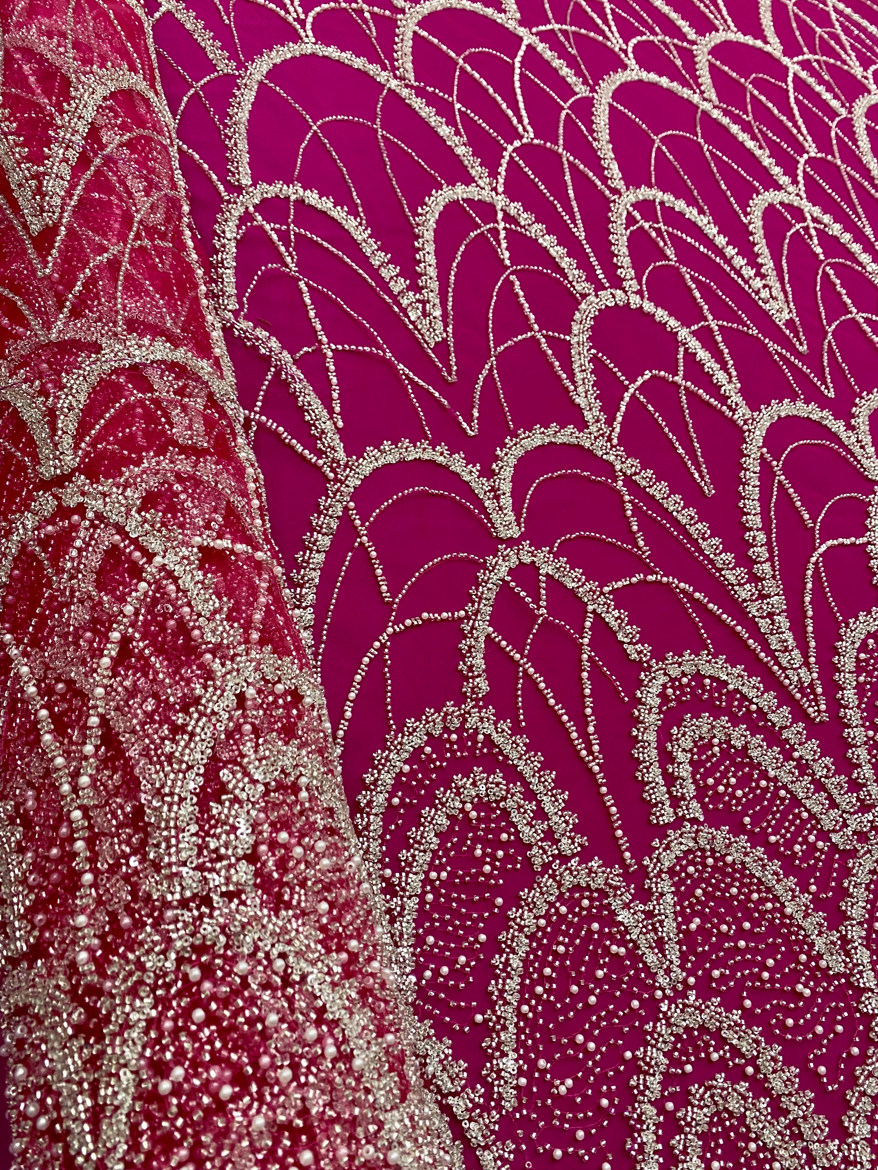 Dantela Couture Argintie pe Tulle Fucsia cu Model Geometric, cu Perle, Margele Si Paiete