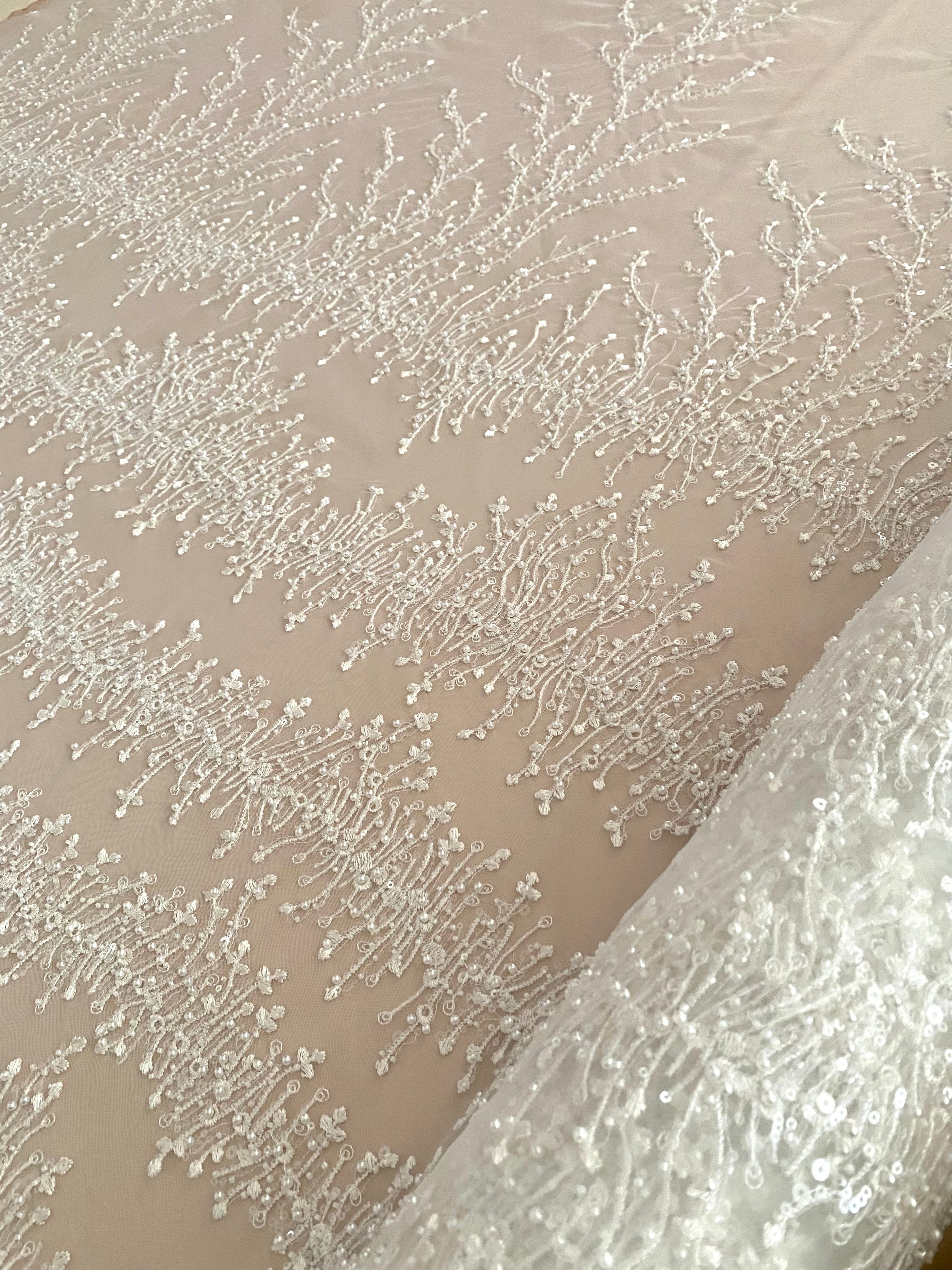 Dantela Couture Ivory cu Model Geometric, cu Perle, Margele si Paiete