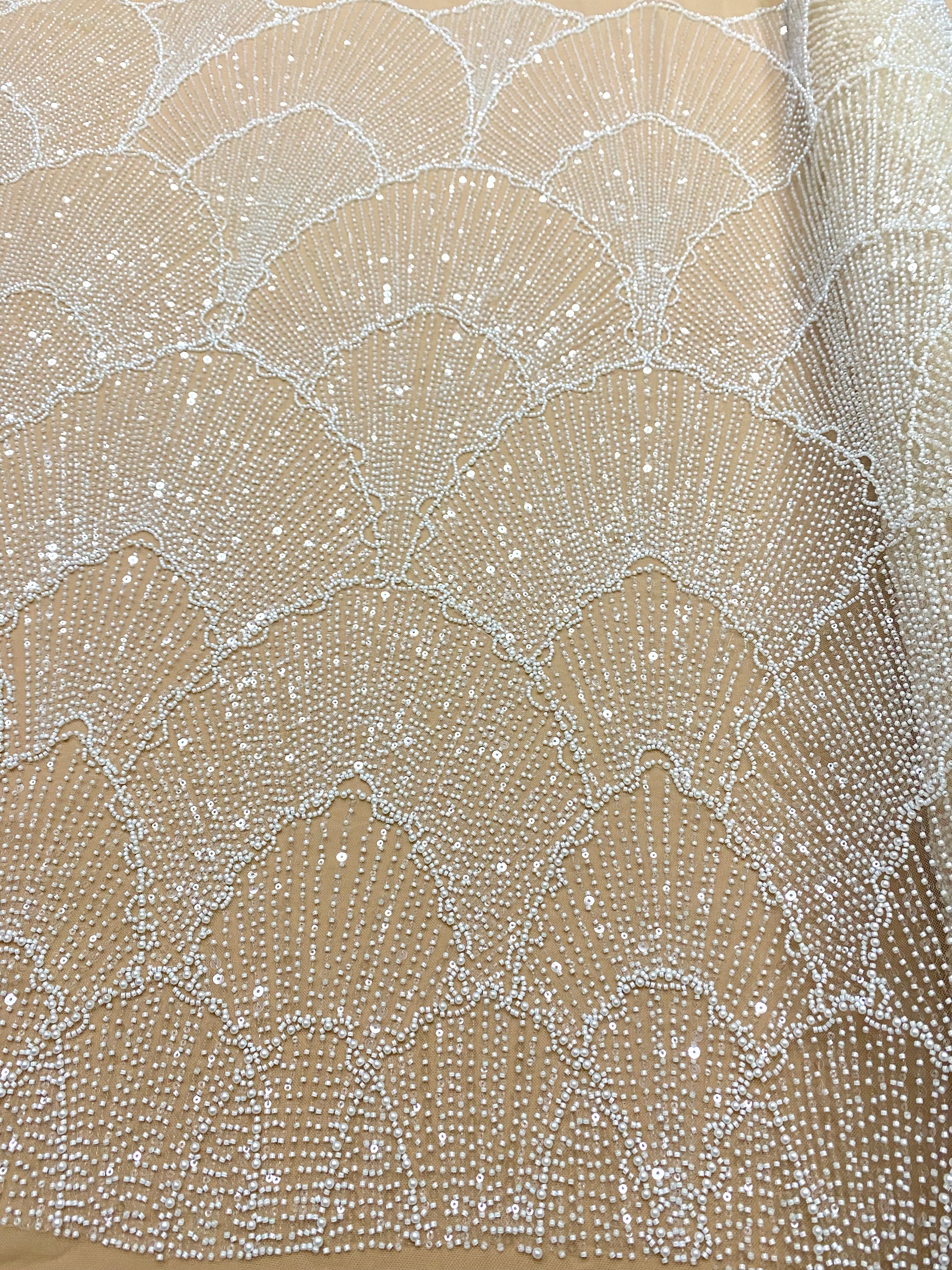 Dantela Couture Ivory pe Tulle Nude cu Model Geometric, cu Perle, Margele si Paiete