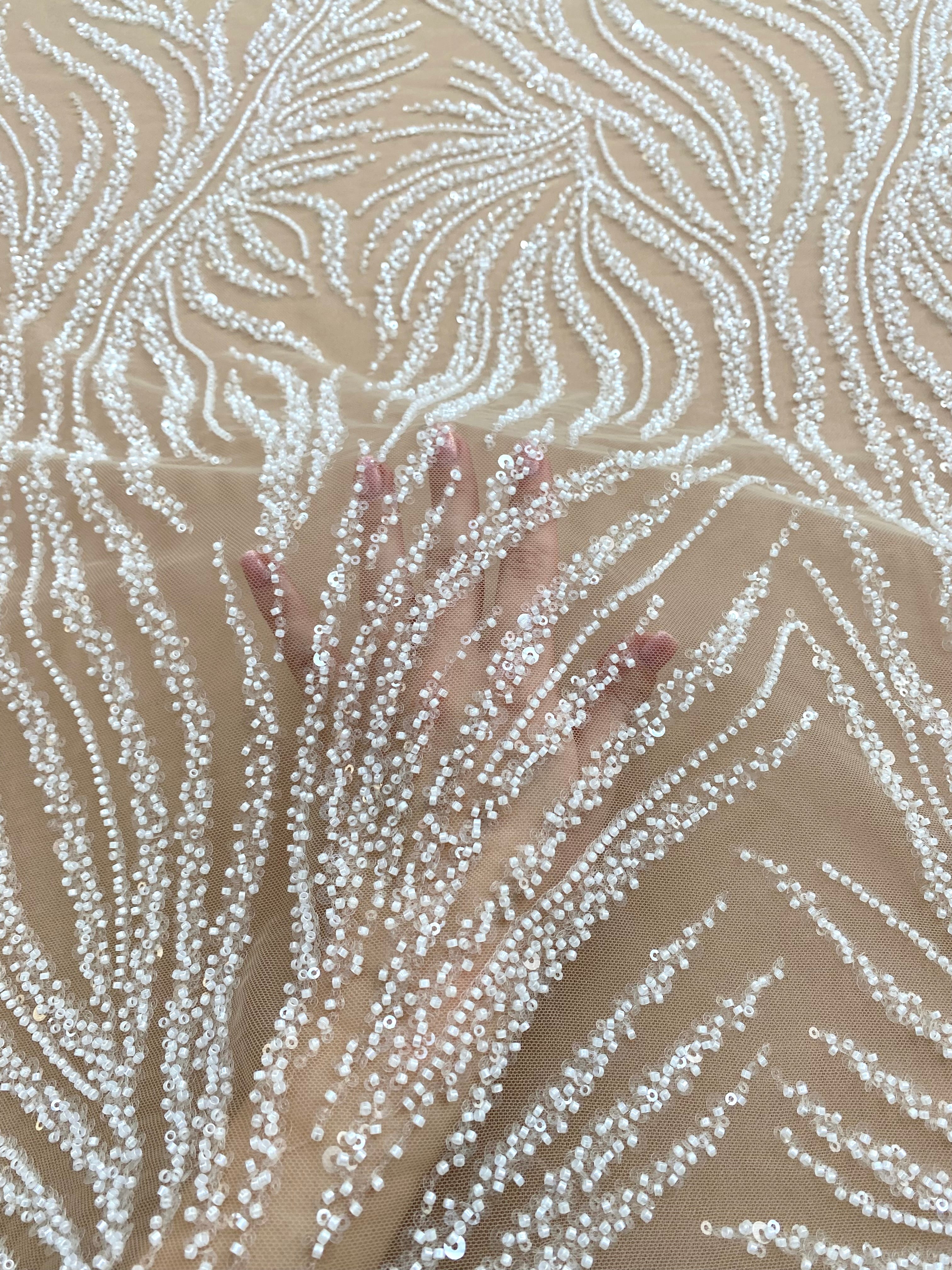 Dantela Couture Ivory pe Tulle Nude cu Siraguri, cu Margele si Paiete