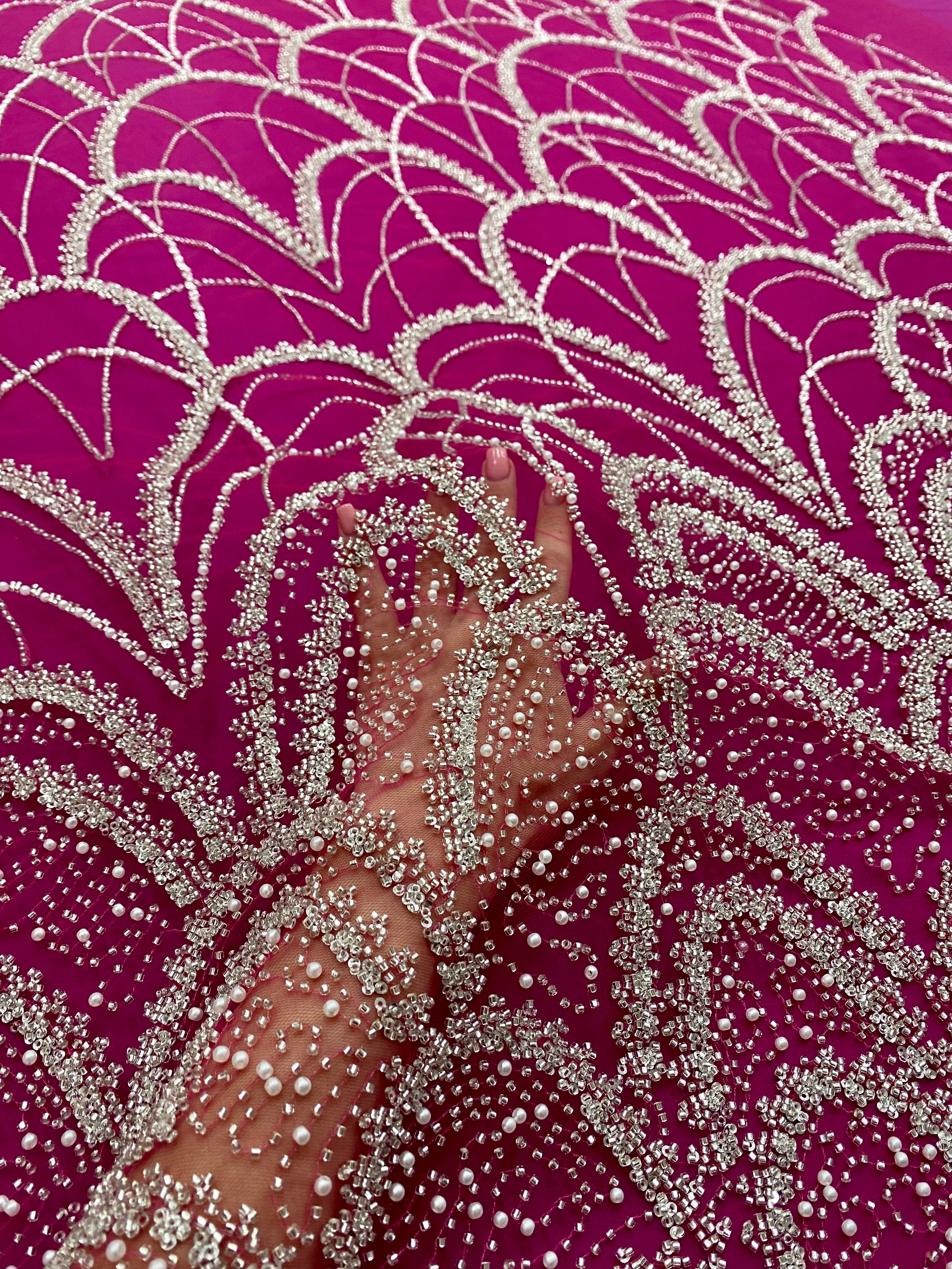 Dantela Couture Argintie pe Tulle Fucsia cu Model Geometric, cu Perle, Margele Si Paiete