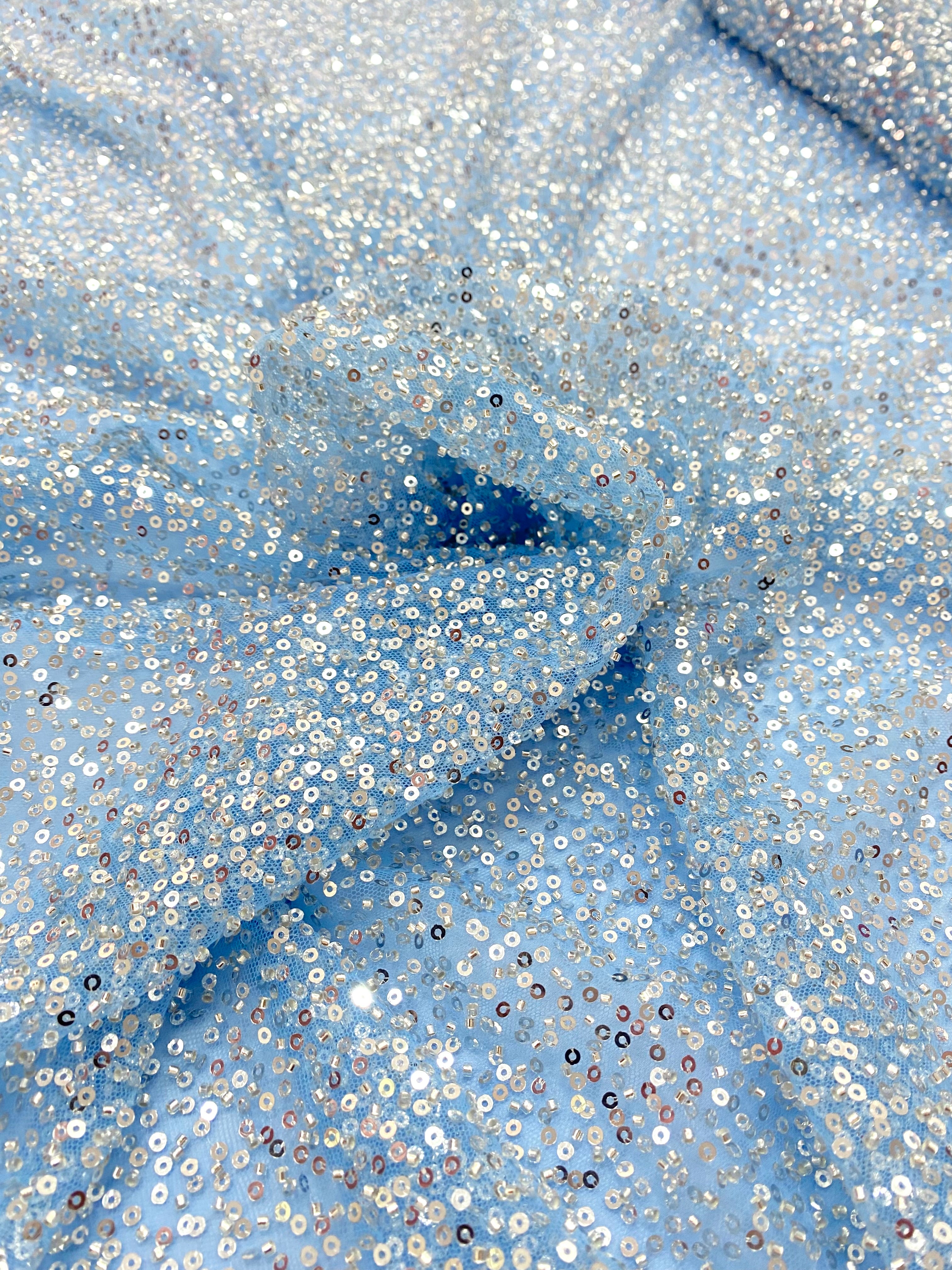 Dantela Couture Argintie pe Tulle Bleu cu Model General, cu Margele si Paiete