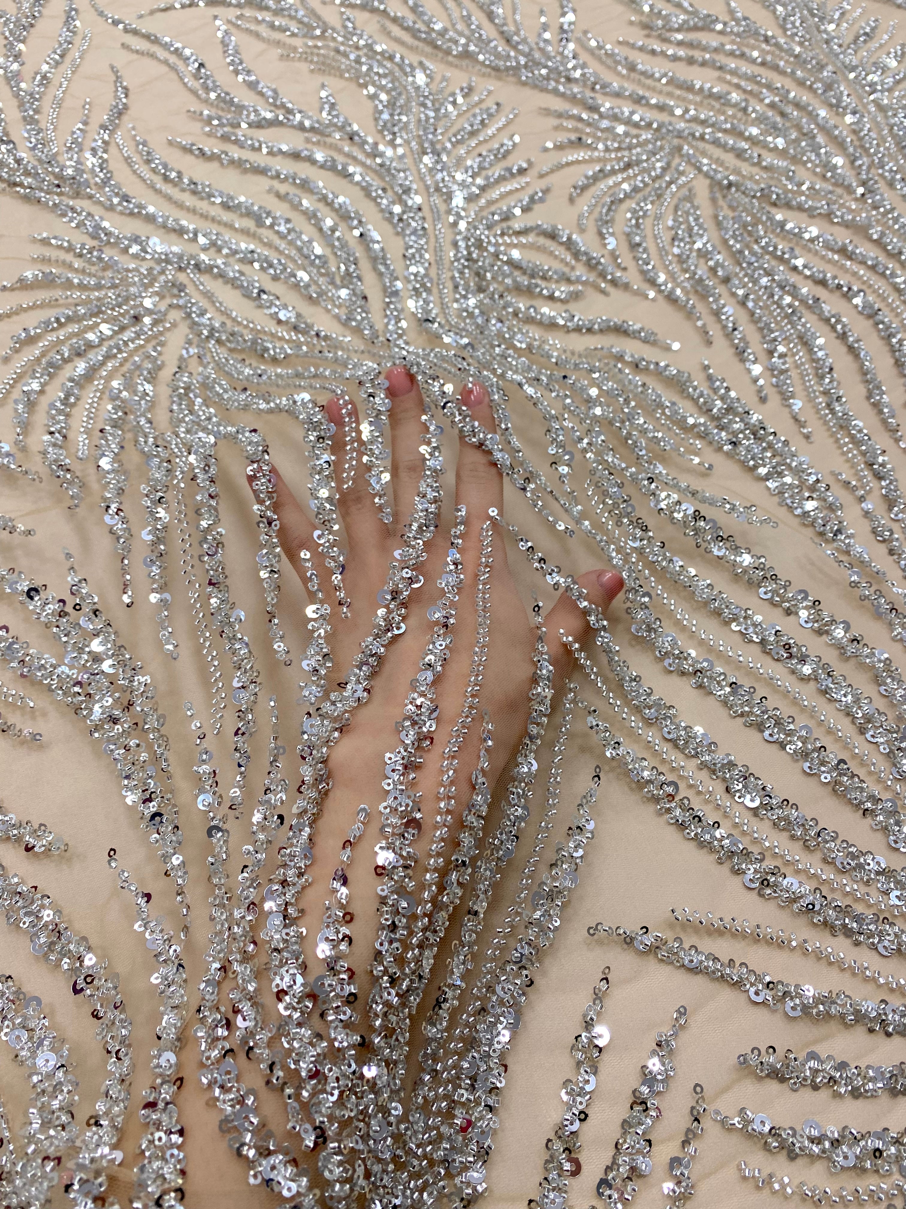 Dantela Couture Argintie pe Tulle Nude cu Siraguri, cu Margele si Paiete