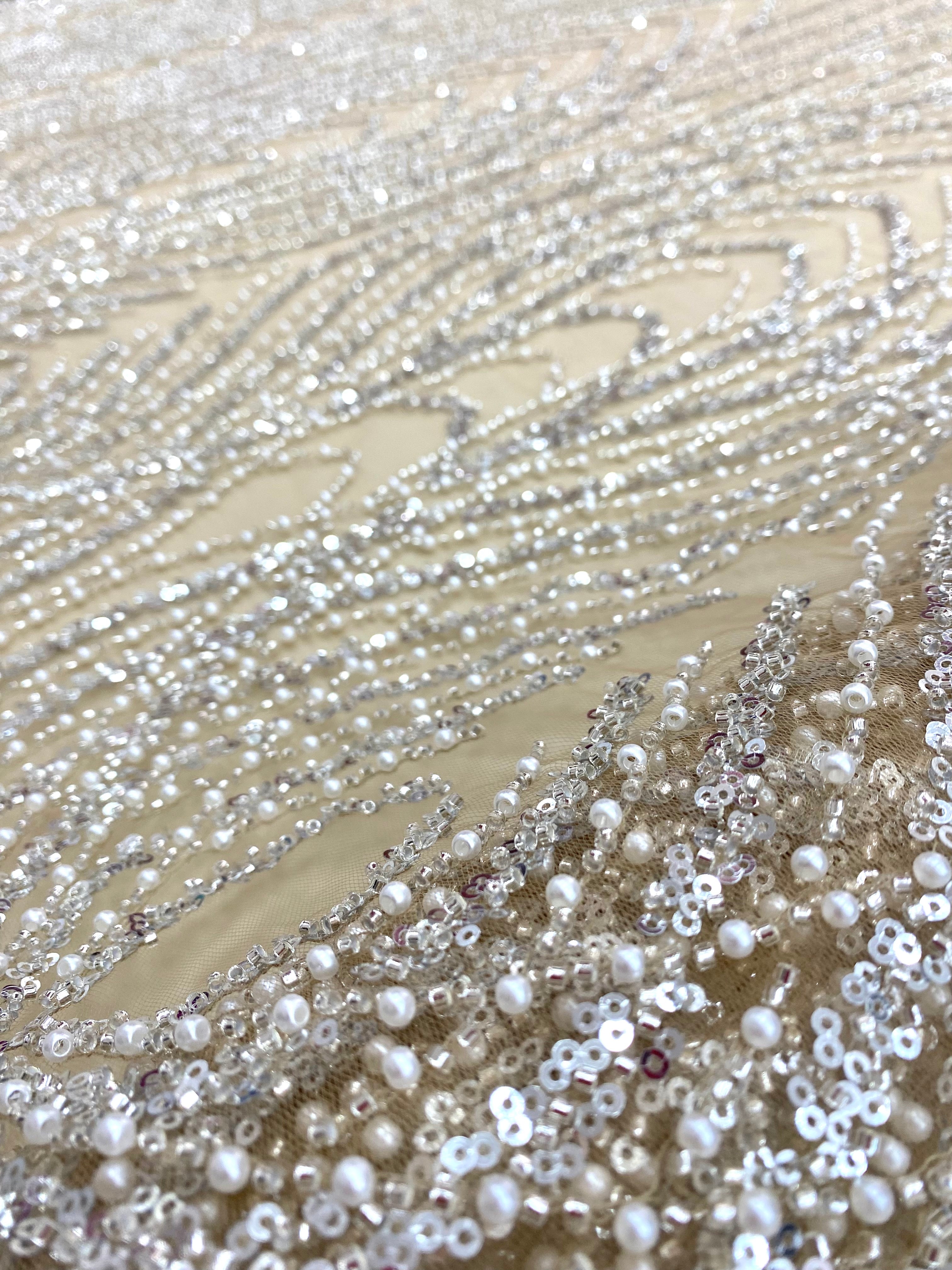Dantela Couture Argintie pe Tulle Nude cu Panou, cu Perle, Margele si Paiete