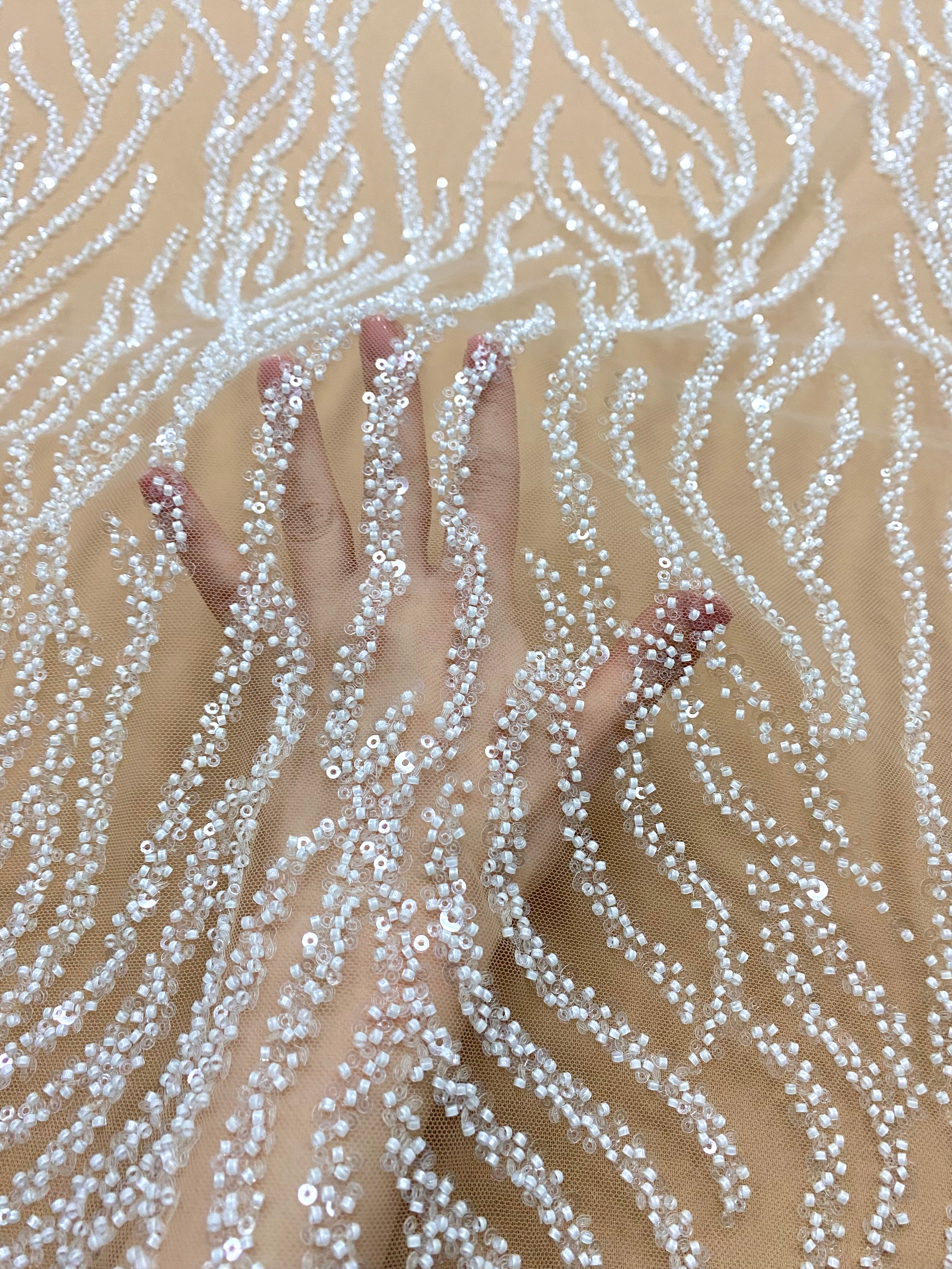 Dantela Couture Ivory pe Tulle Nude cu Siraguri, cu Margele si Paiete