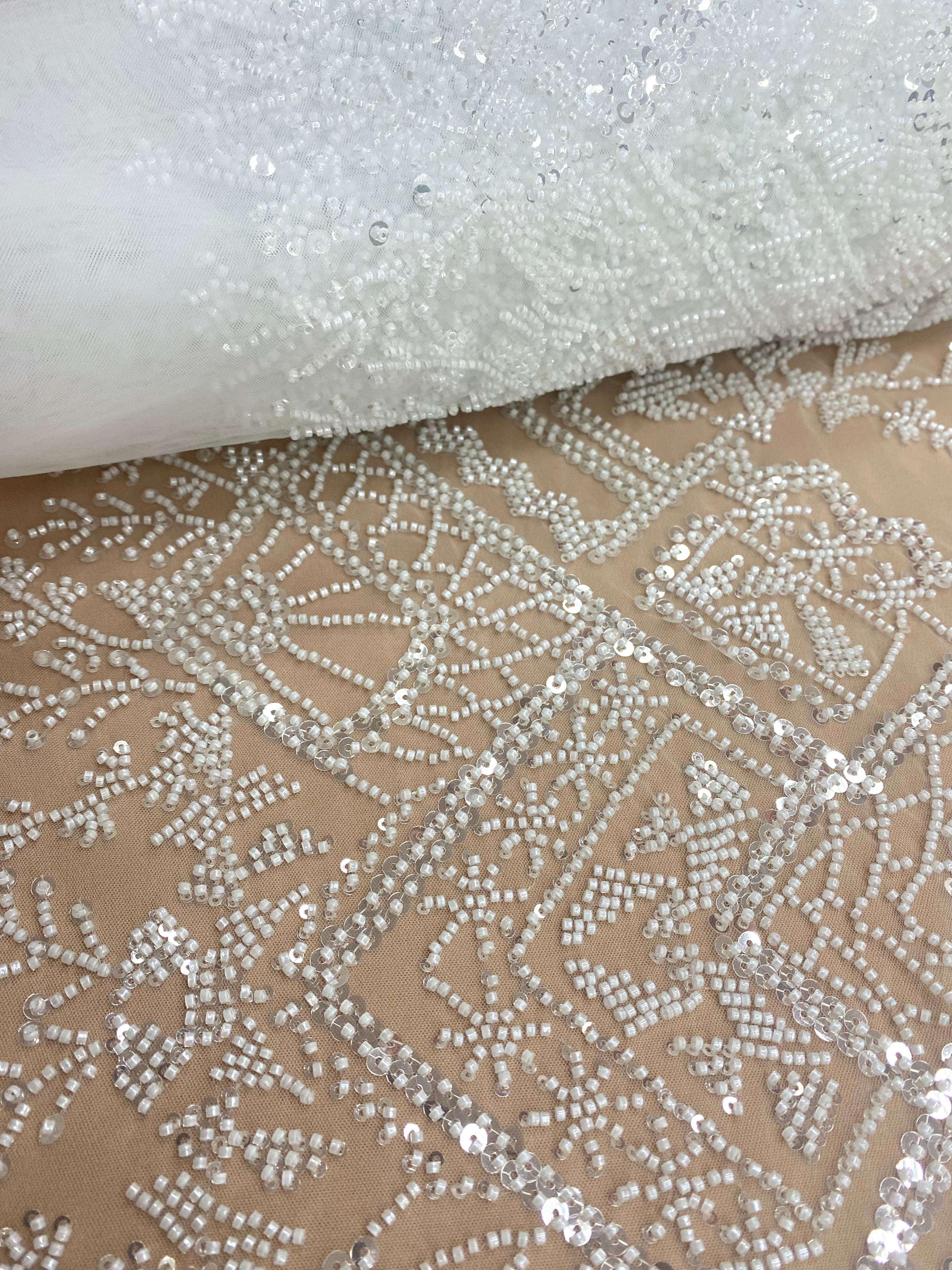 Csipke Couture Ivory geometrikus mintával, gyöngyökkel és flitterekkel