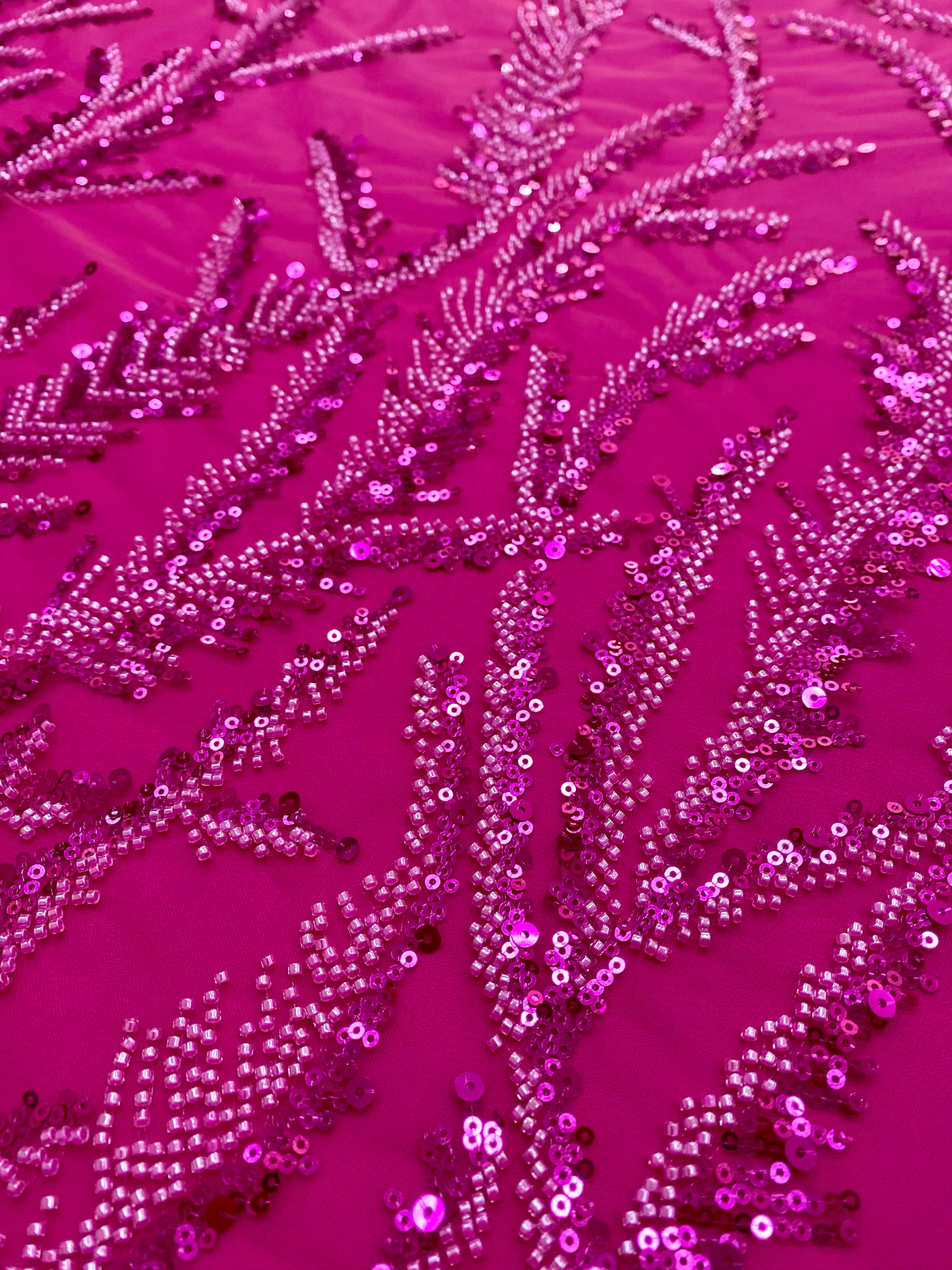 Dantela Couture Fucsia cu Crengute, cu Margele si Paiete