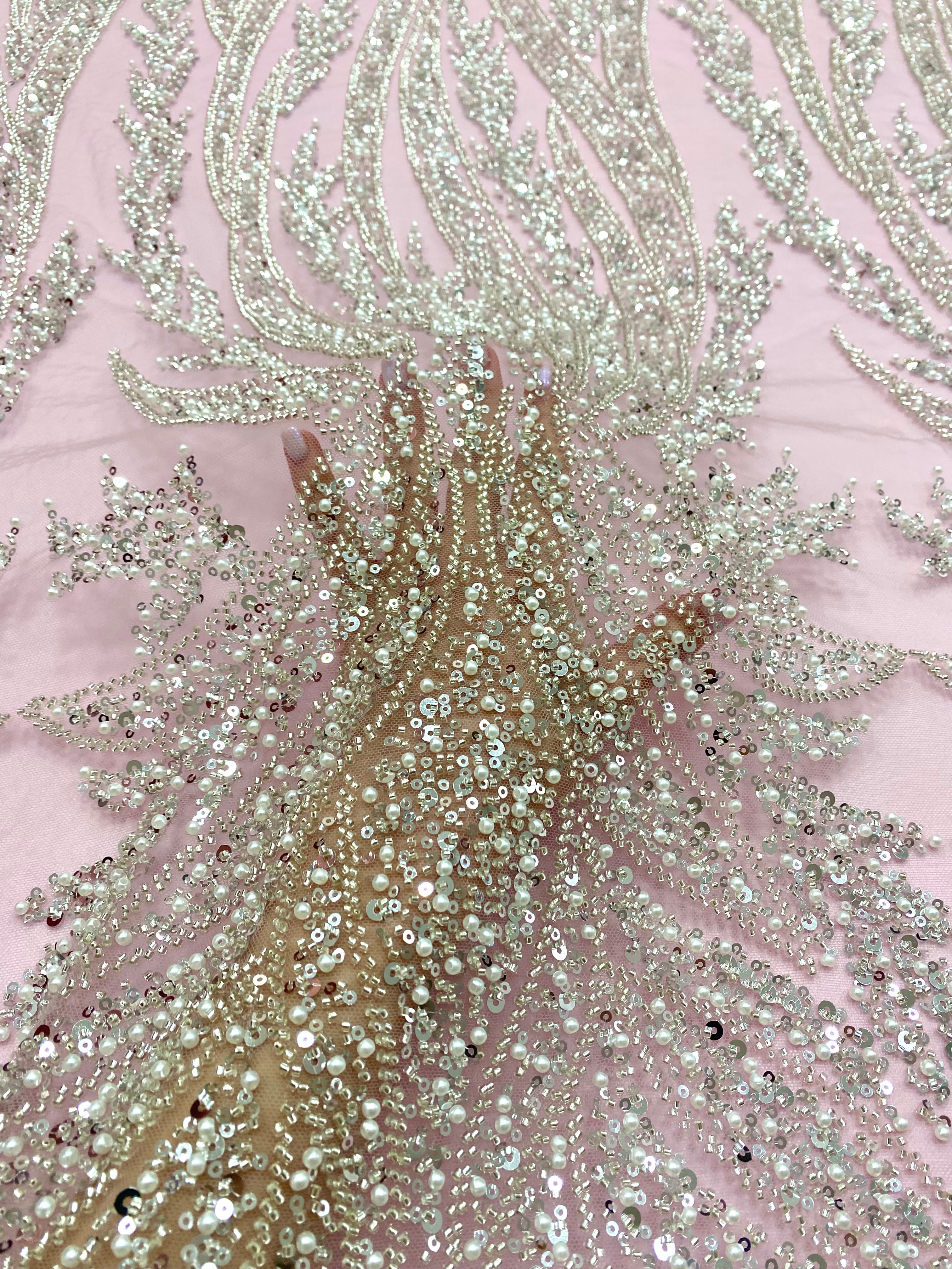 Cupon 2.54 m din Dantela Couture Argintie pe Tulle Roz cu Panou, cu Perle, Margele si Paiete