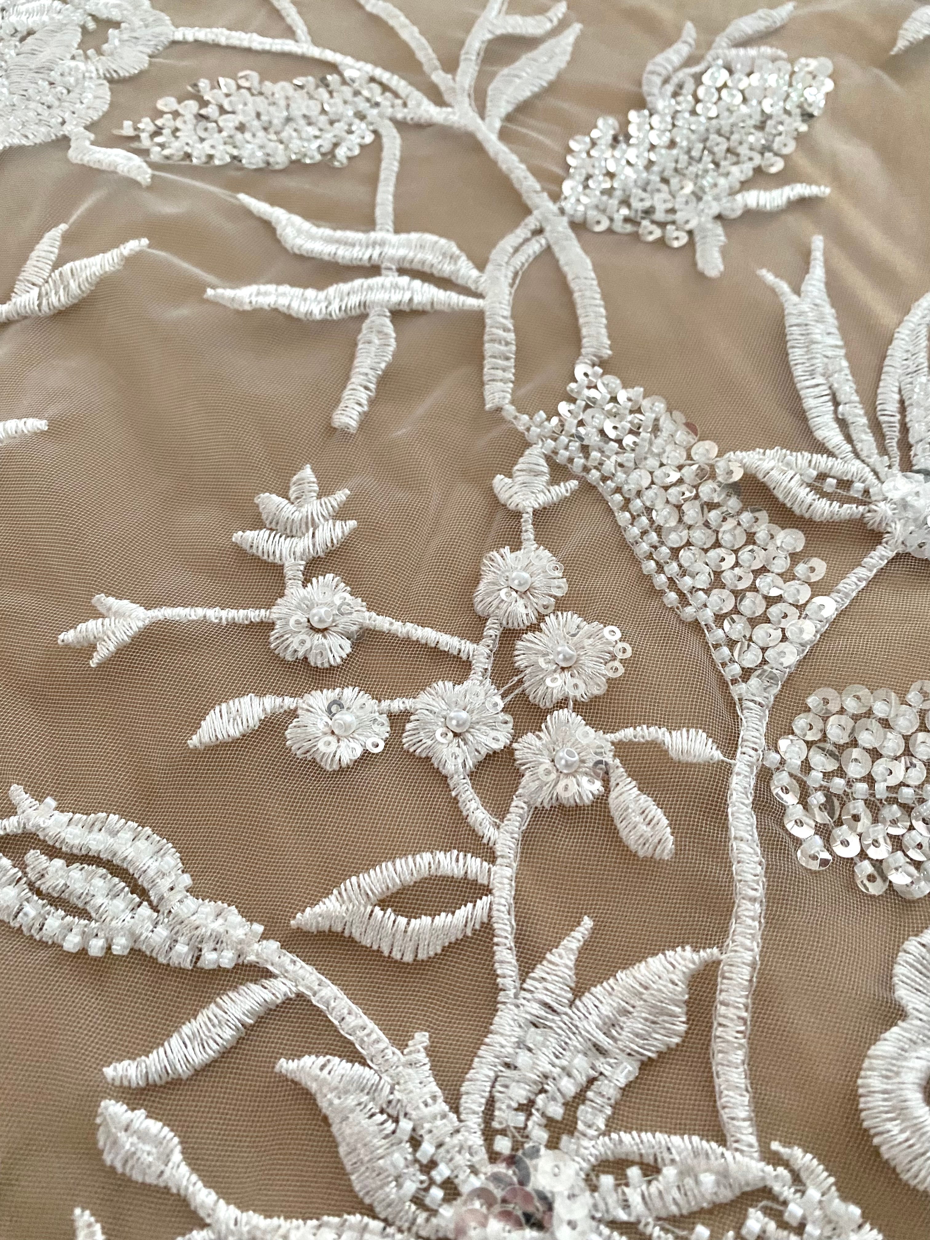 Dantela Couture Ivory cu Model Floral, cu Perle, Margele si Paiete